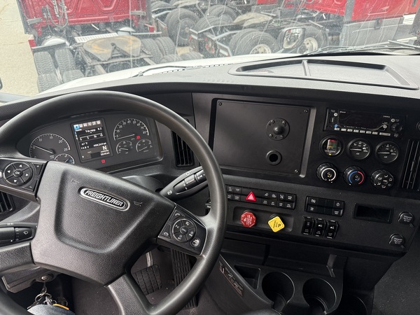 FREIGHTLINER PT126SLP 2024