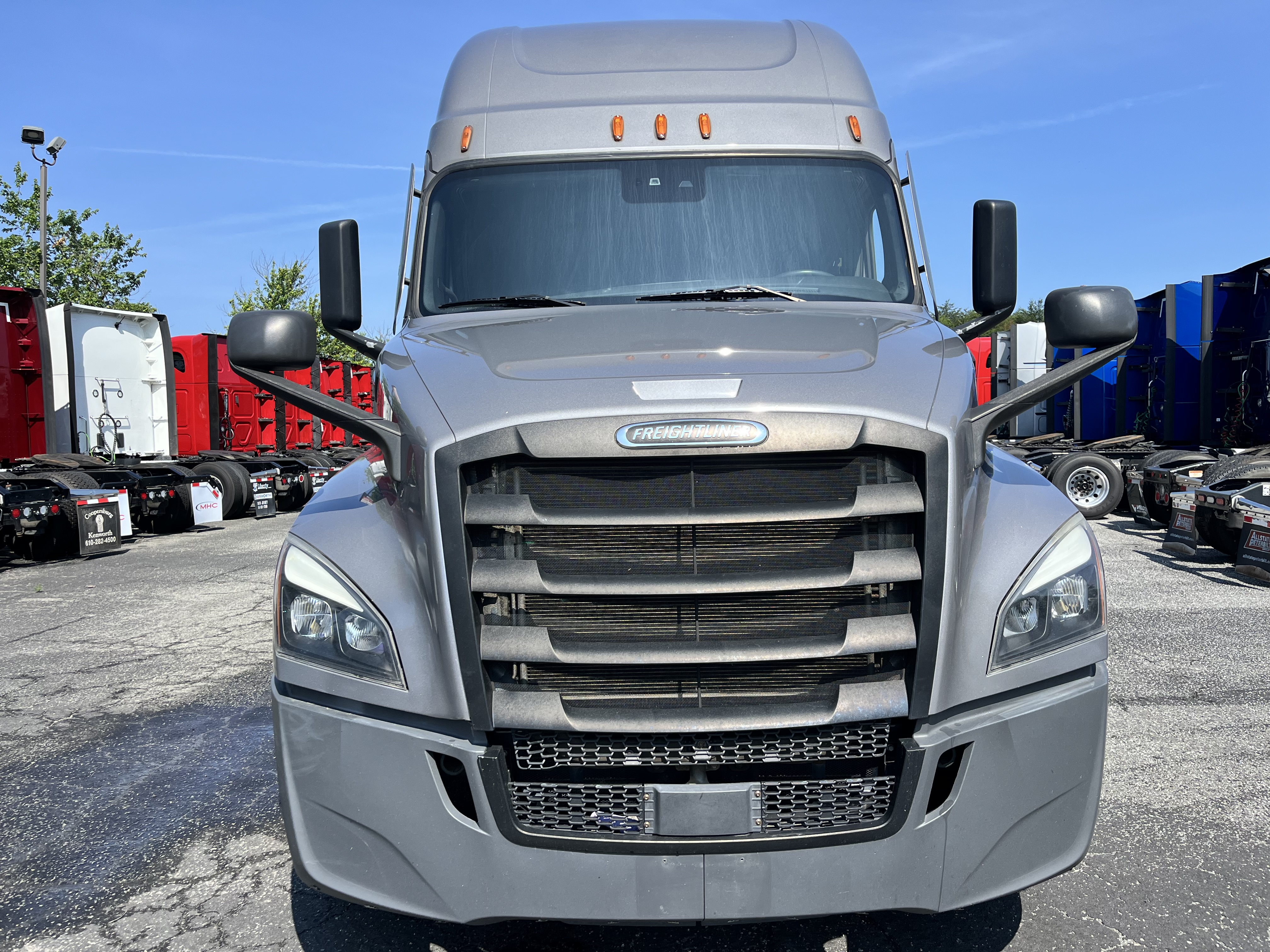 2021 FREIGHTLINER CASCADIA 126SLP - image 2