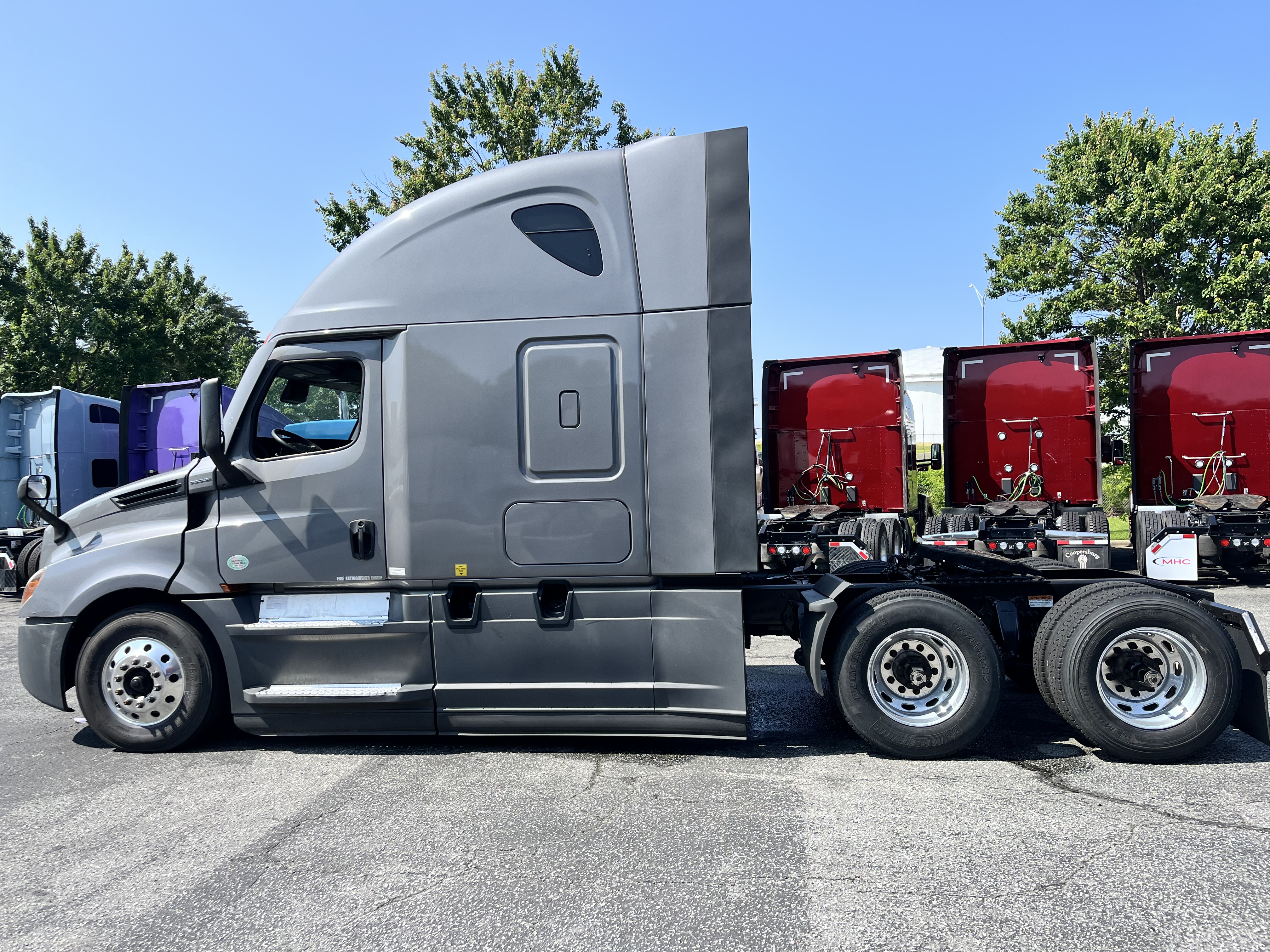 2021 FREIGHTLINER CASCADIA 126SLP - image 3