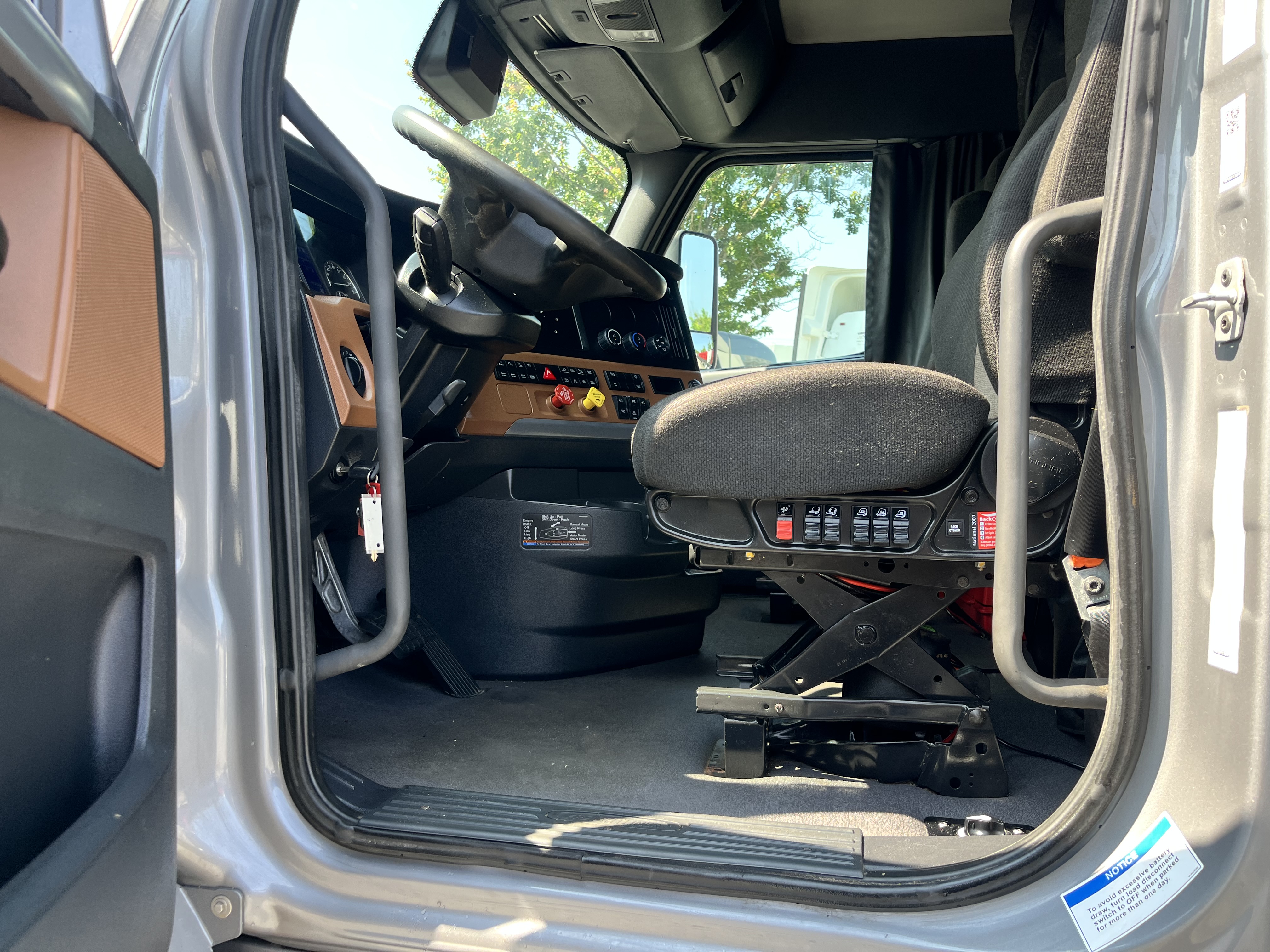 2021 FREIGHTLINER CASCADIA 126SLP - image 16