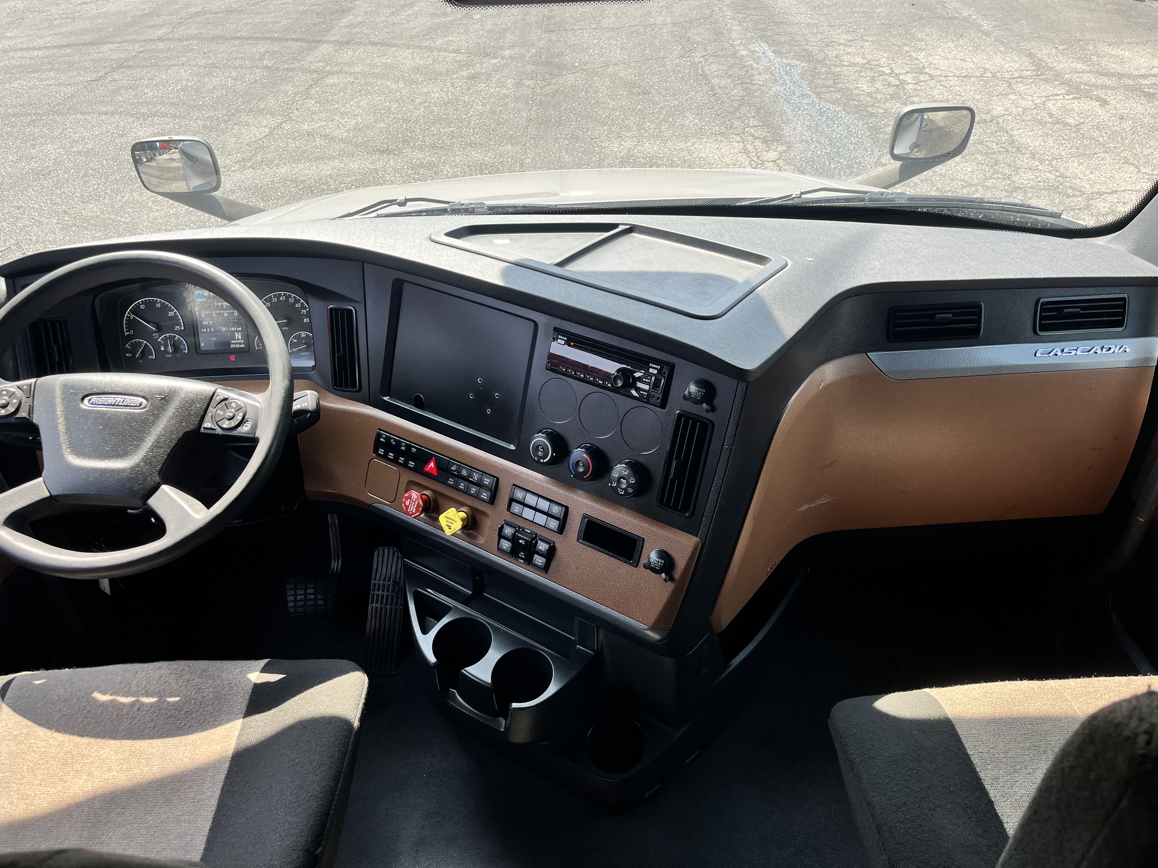 2021 FREIGHTLINER CASCADIA 126SLP - image 21