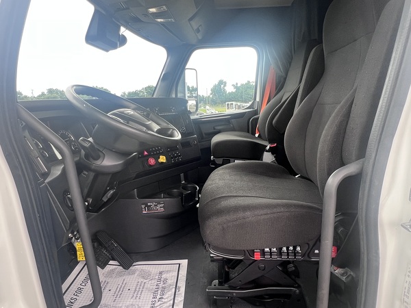 FREIGHTLINER CASCADIA 126SLP 2023