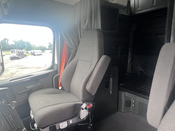 FREIGHTLINER CASCADIA 126SLP 2023