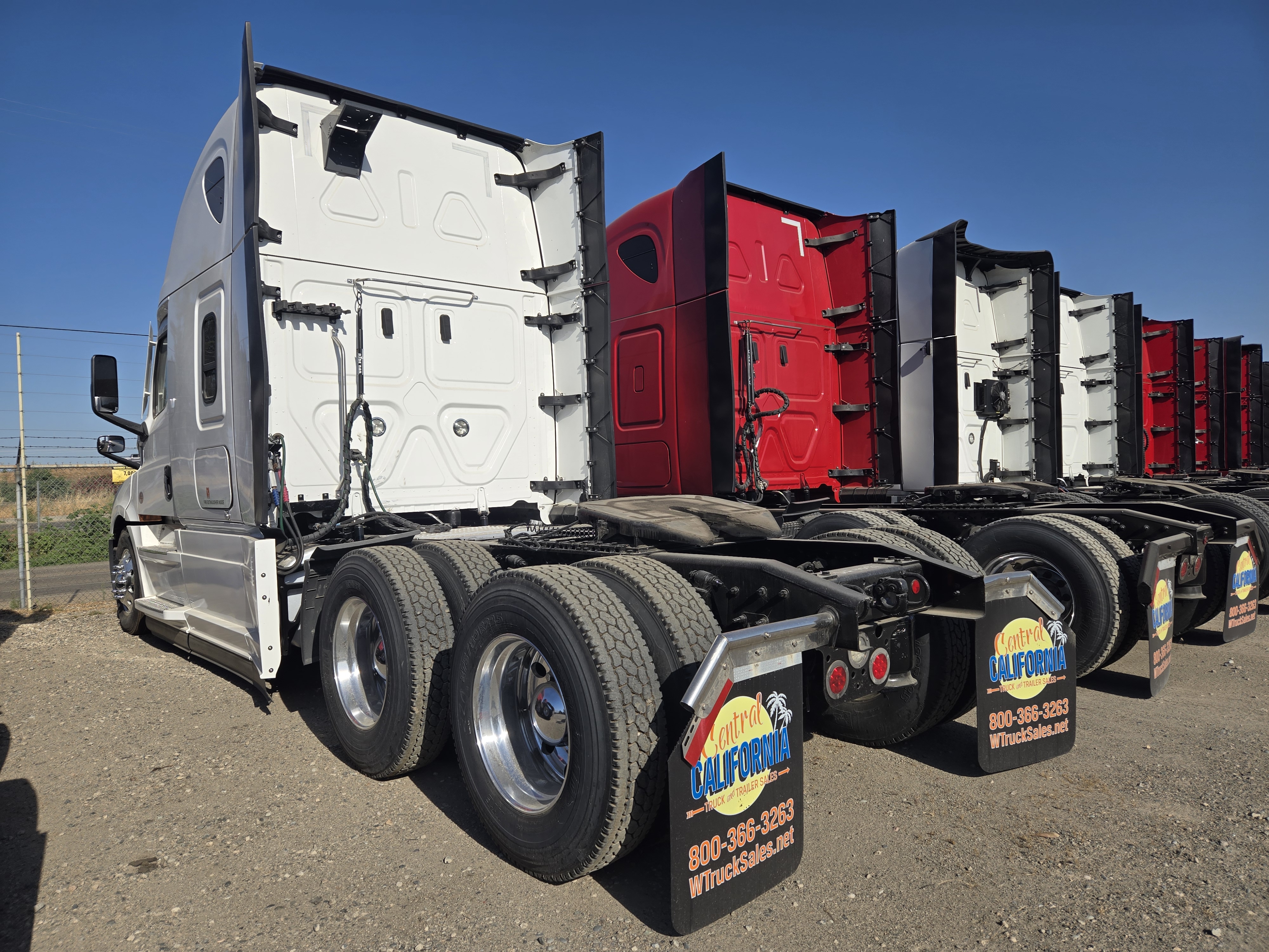 2022 FREIGHTLINER CASCADIA 126SLP - image 4