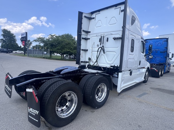 FREIGHTLINER CASCADIA 126SLP 2021