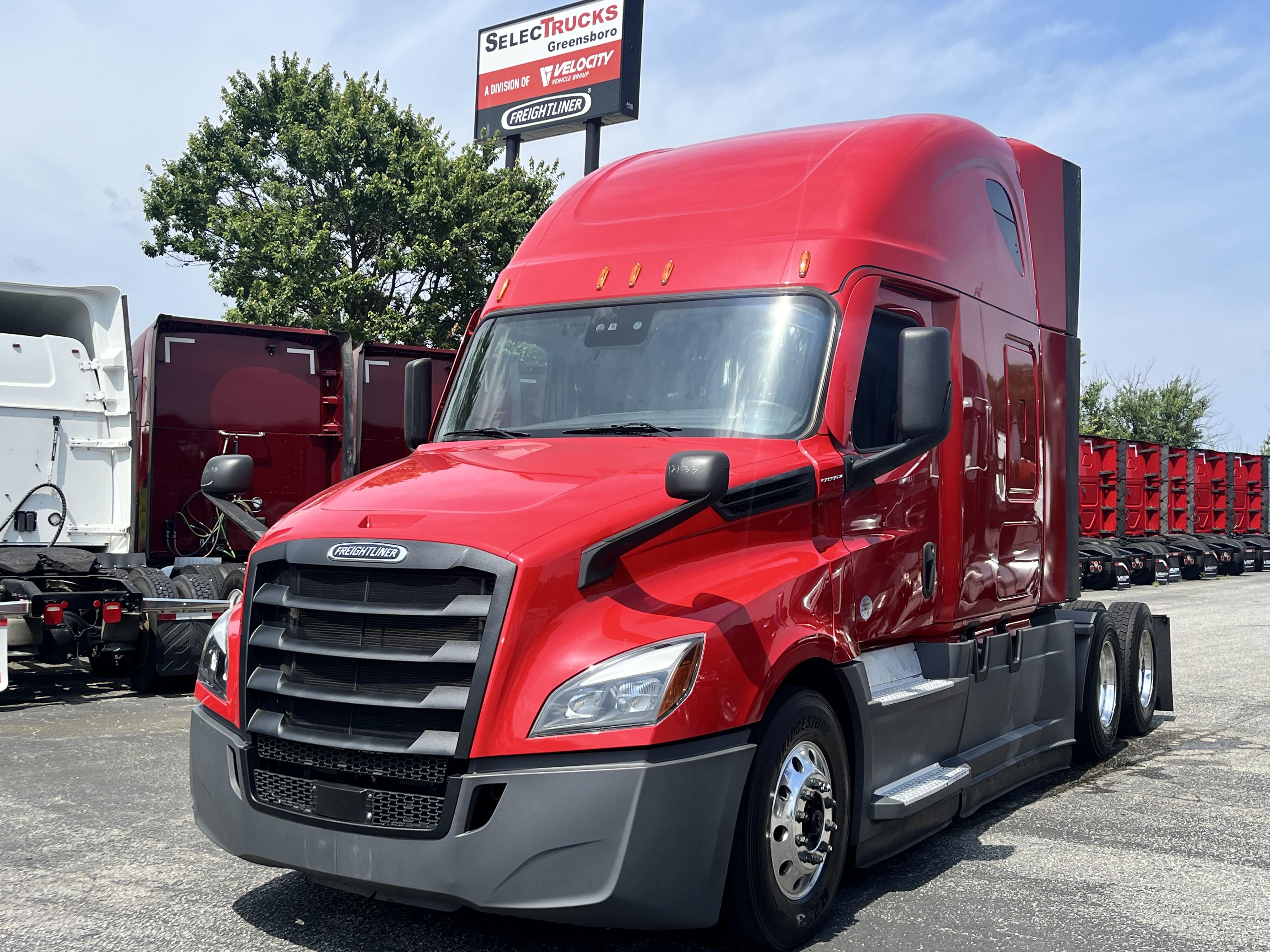 2021 FREIGHTLINER CASCADIA 126SLP - image 1