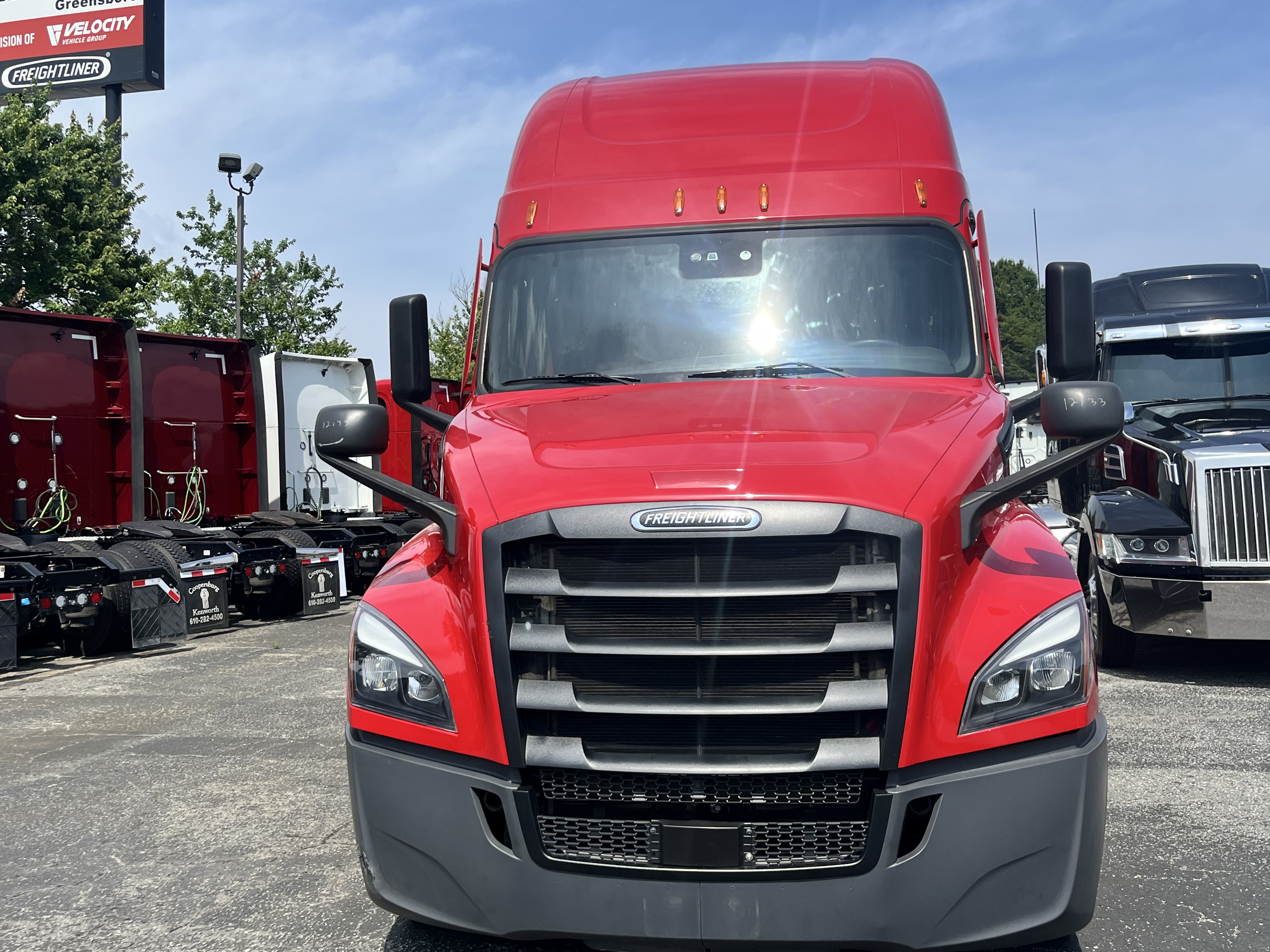 2021 FREIGHTLINER CASCADIA 126SLP - image 8