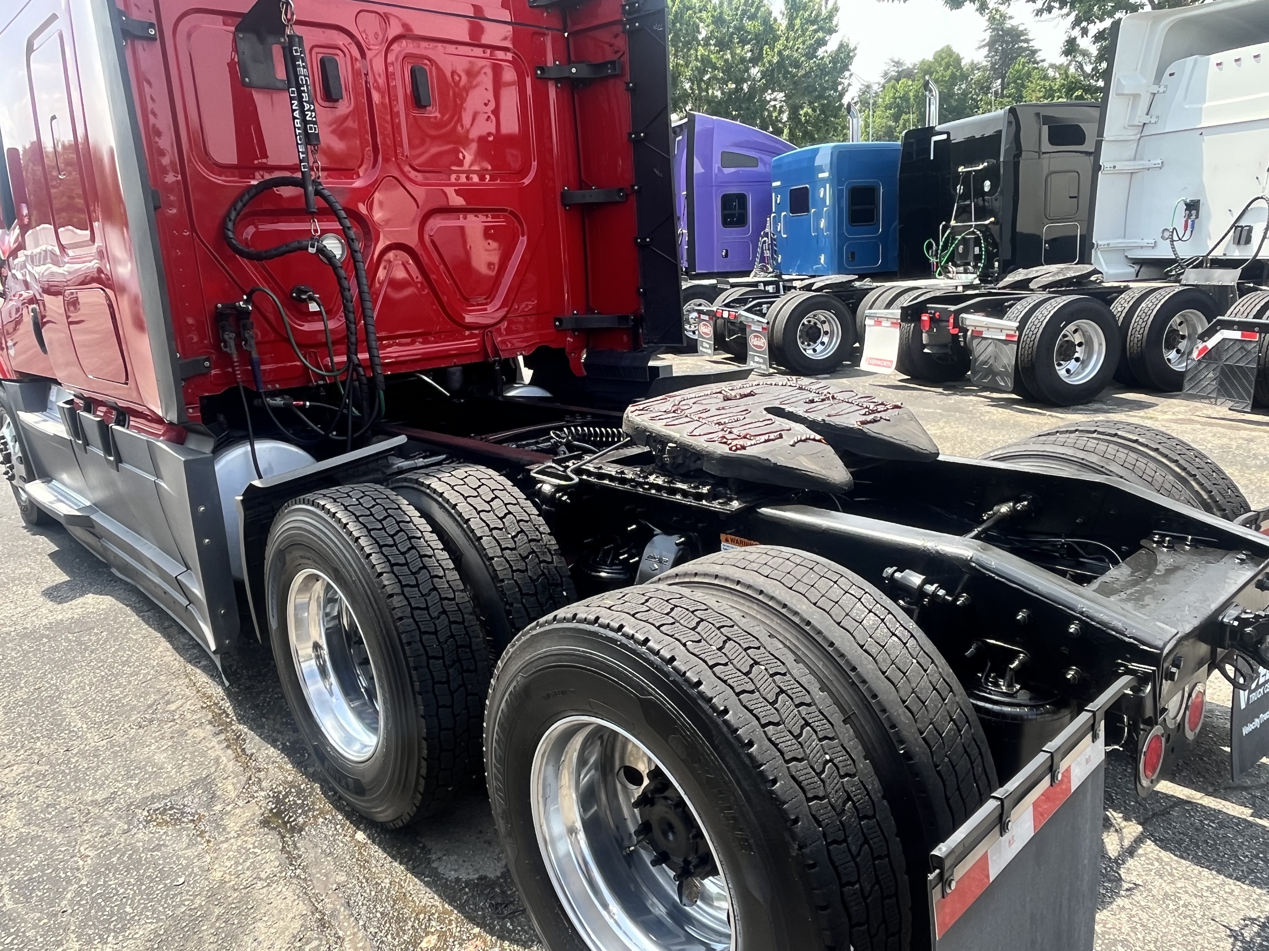 2021 FREIGHTLINER CASCADIA 126SLP - image 3