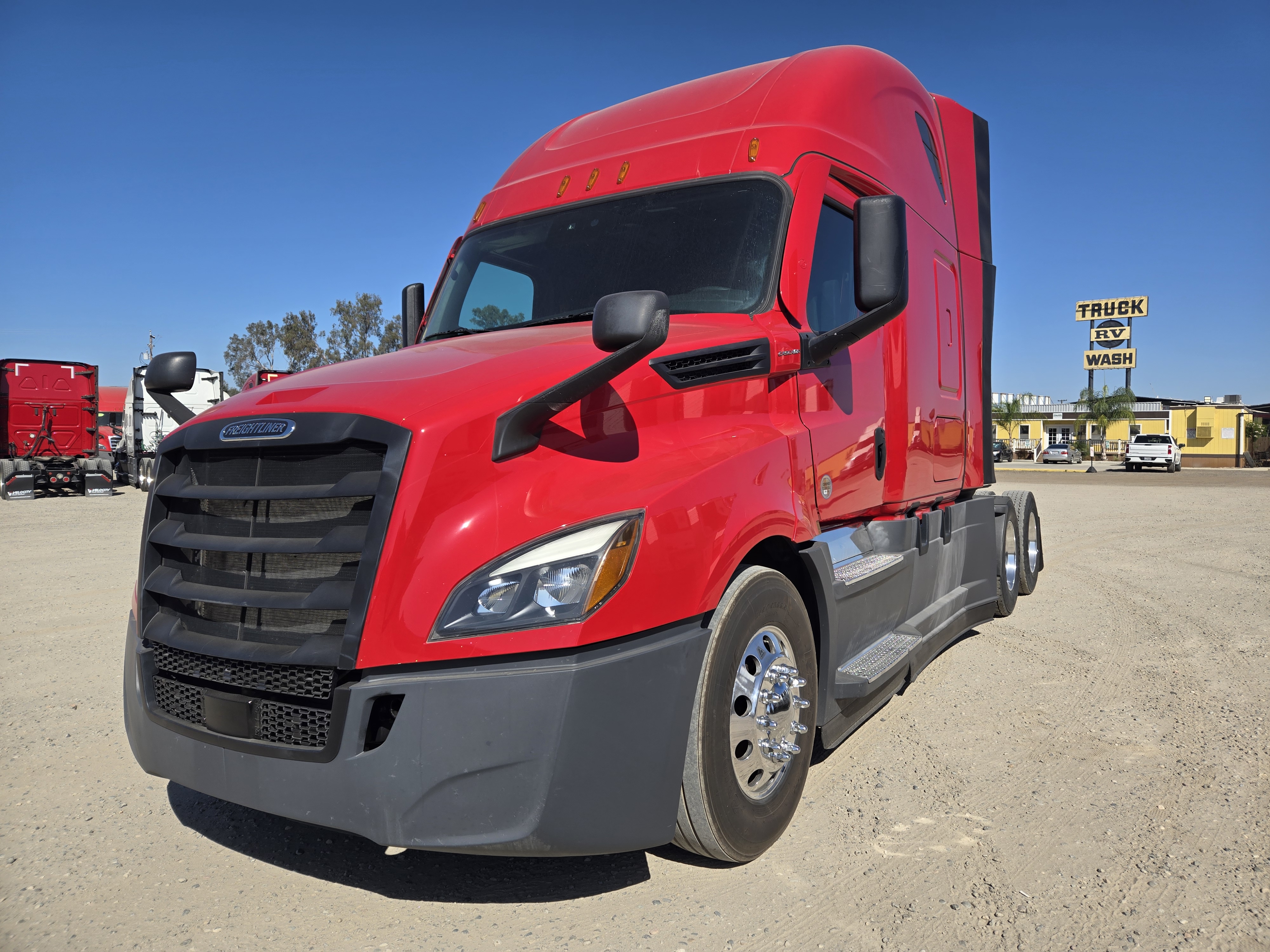 2021 FREIGHTLINER CASCADIA 126SLP - image 1