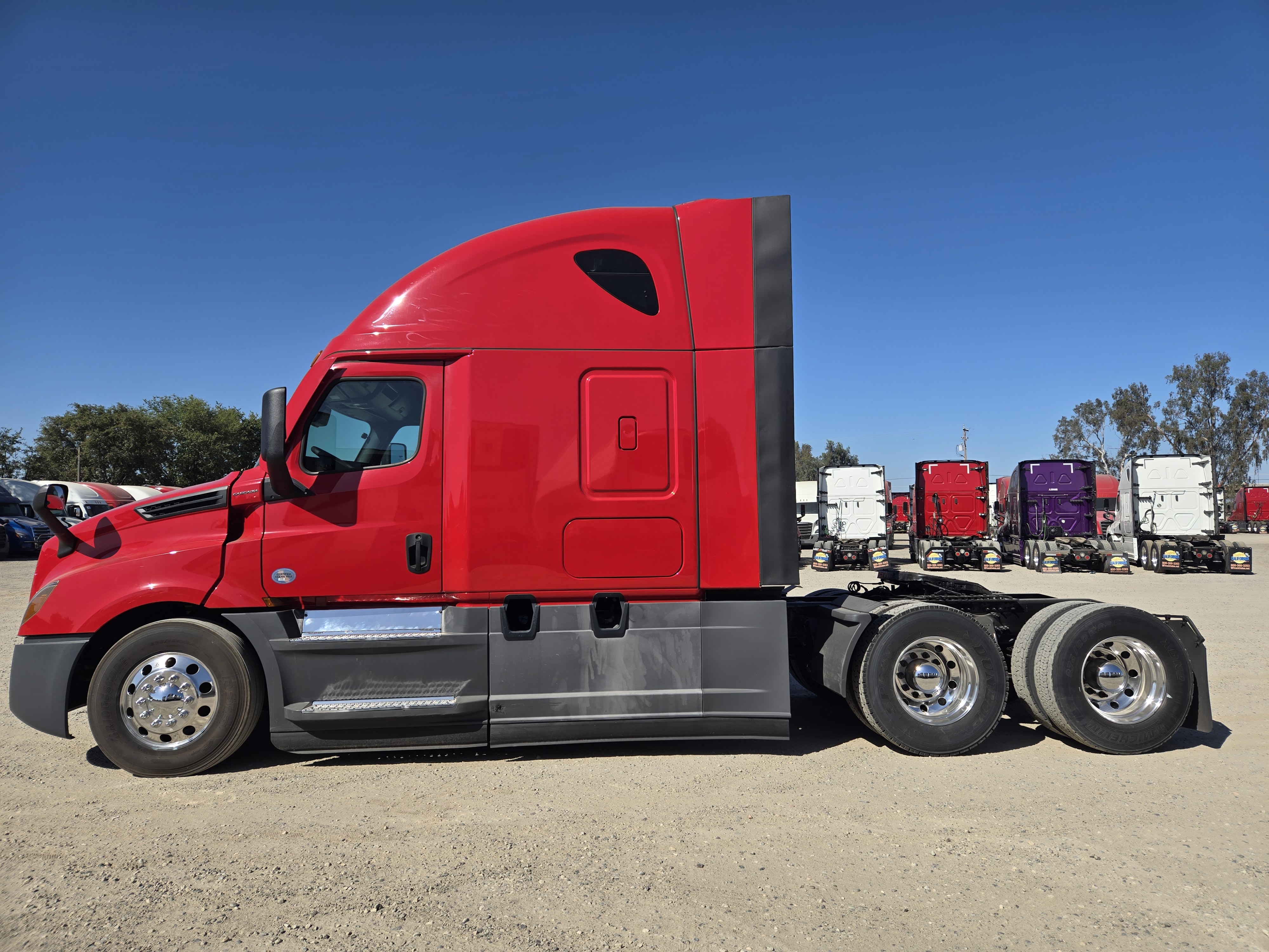 2021 FREIGHTLINER CASCADIA 126SLP - image 3