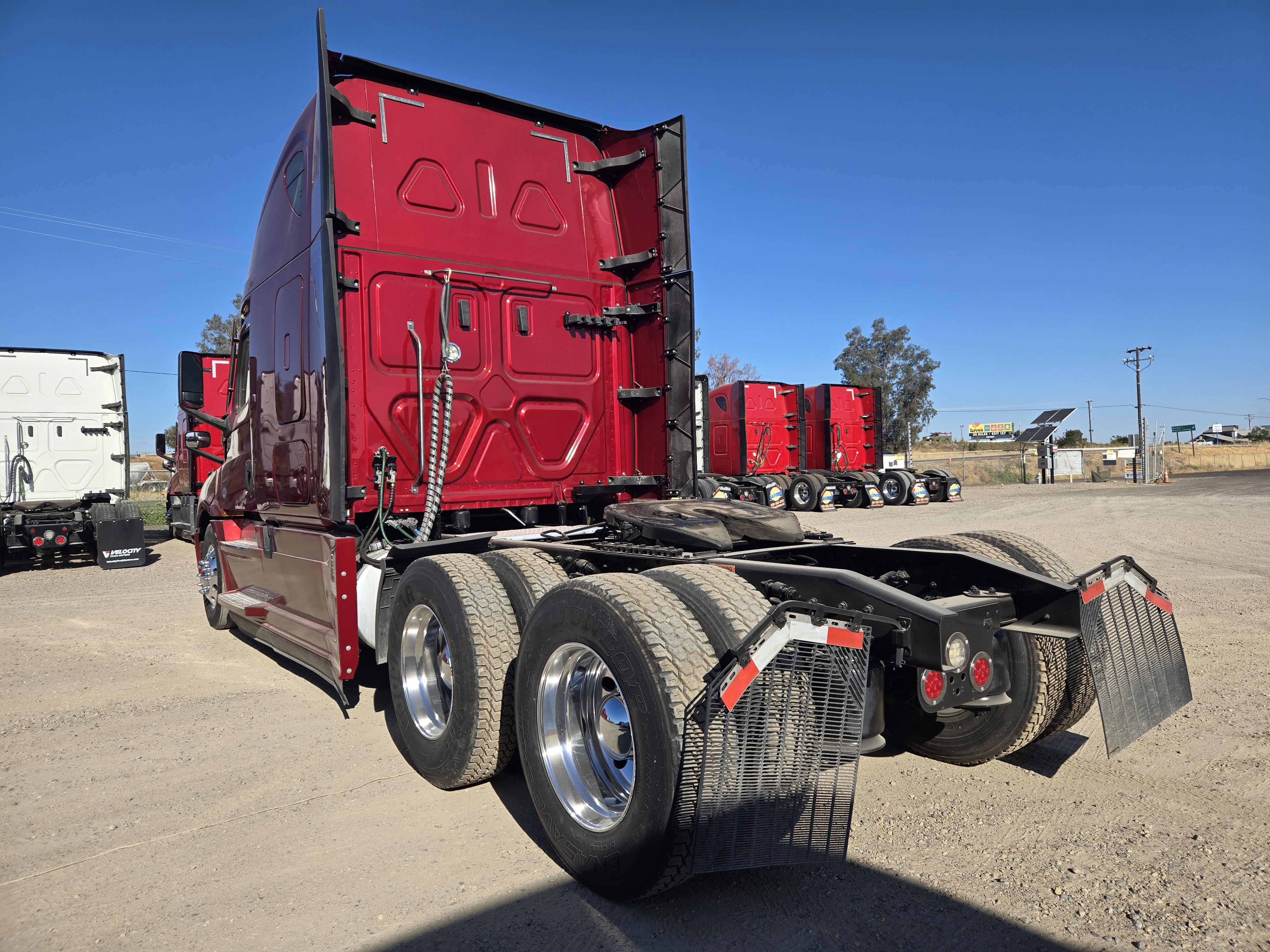 2020 FREIGHTLINER CASCADIA 126SLP - image 4