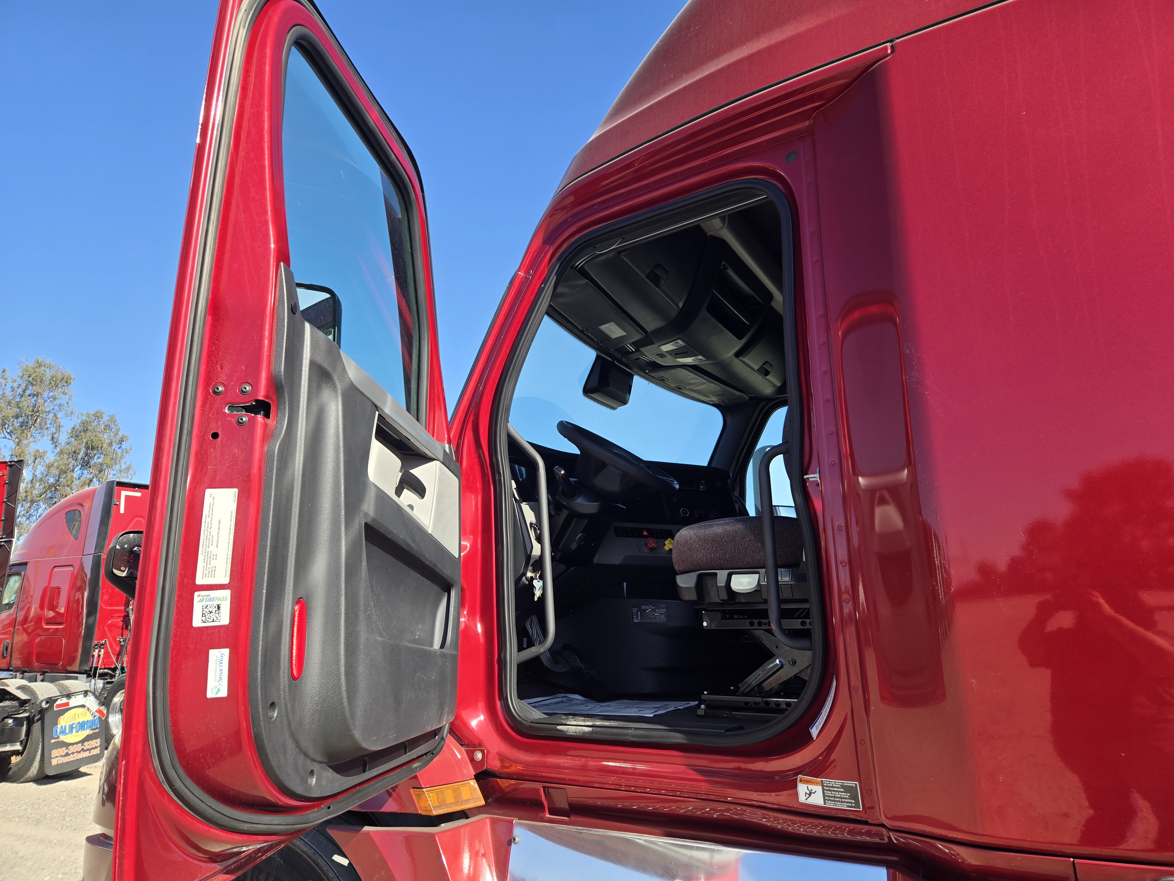 2020 FREIGHTLINER CASCADIA 126SLP - image 17