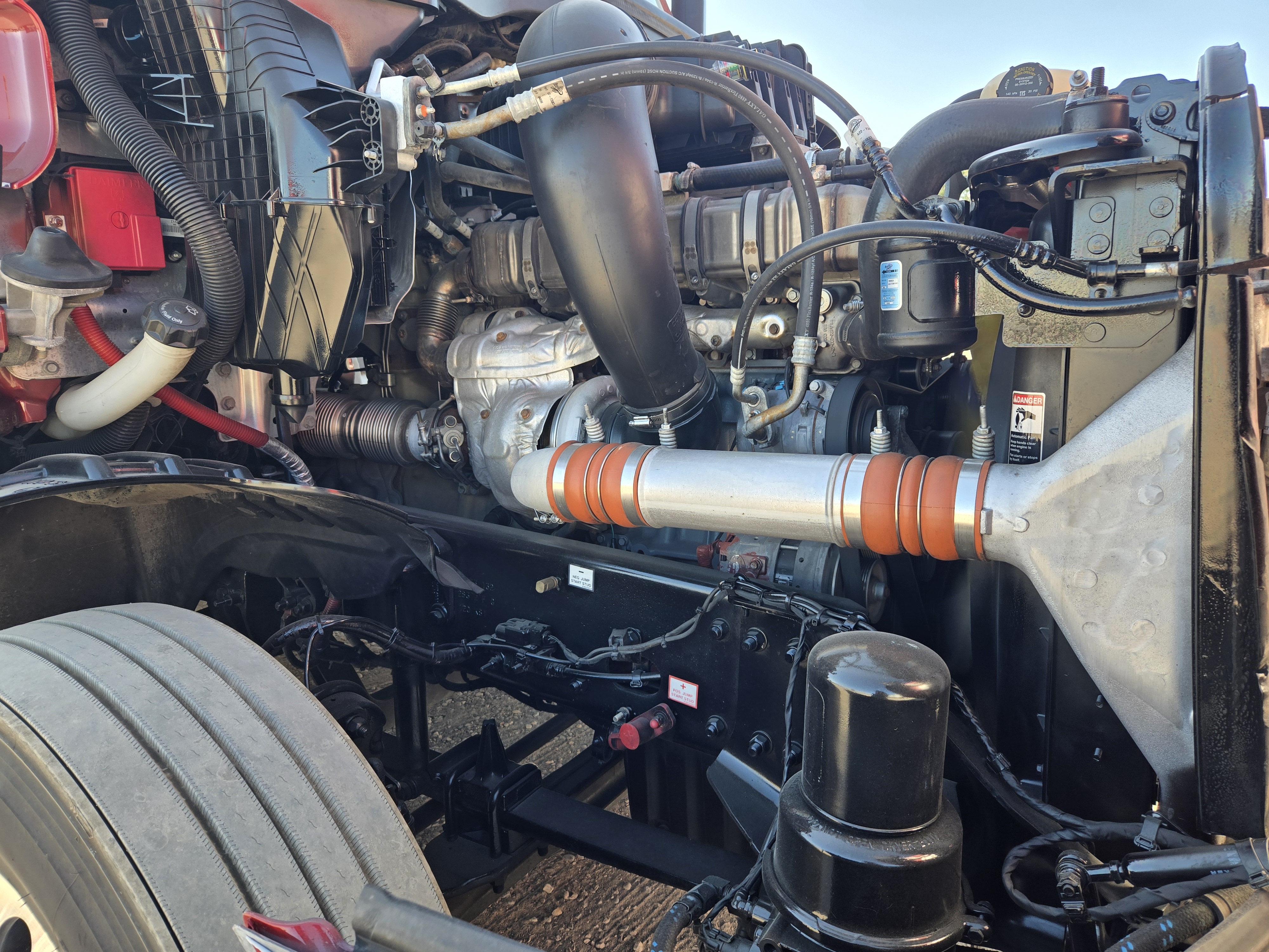 2020 FREIGHTLINER CASCADIA 126SLP - image 9