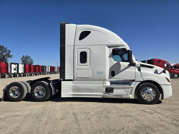 FREIGHTLINER CASCADIA 126SLP 2024