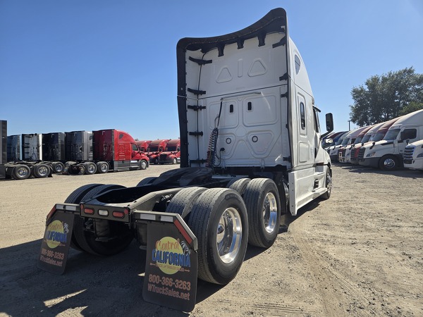 FREIGHTLINER CASCADIA 126SLP 2024