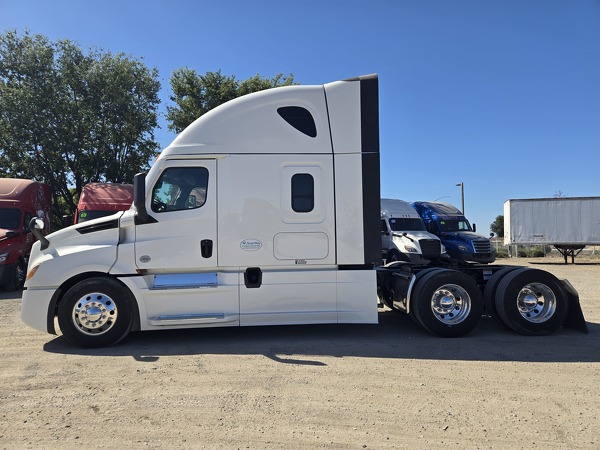 FREIGHTLINER CASCADIA 126SLP 2024
