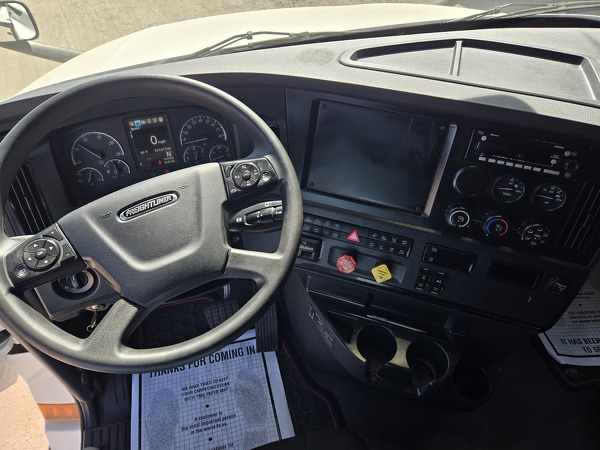 FREIGHTLINER CASCADIA 126SLP 2024