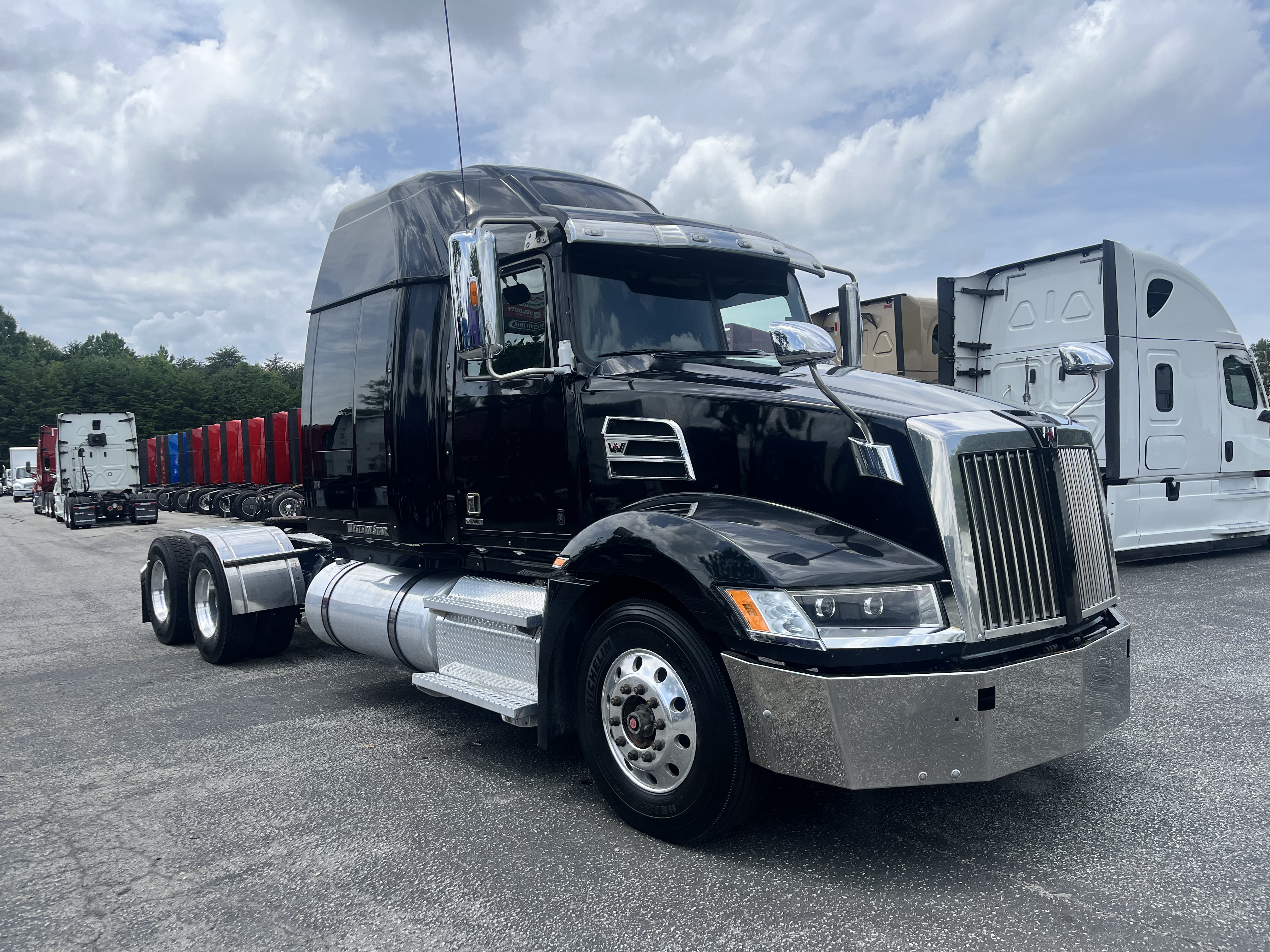 2021 WESTERN STAR 5700ex - image 1