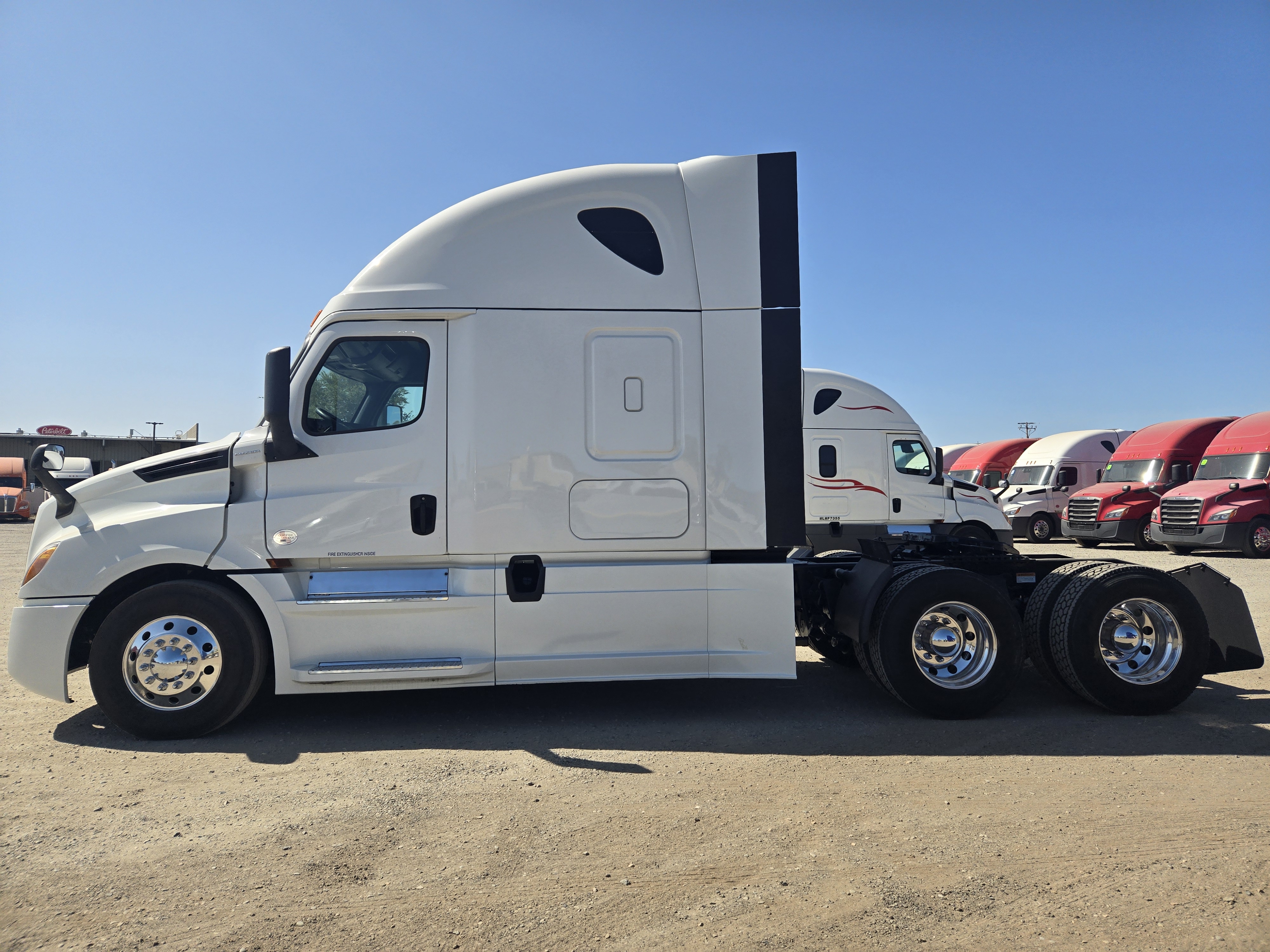 2020 FREIGHTLINER CASCADIA 126SLP - image 3