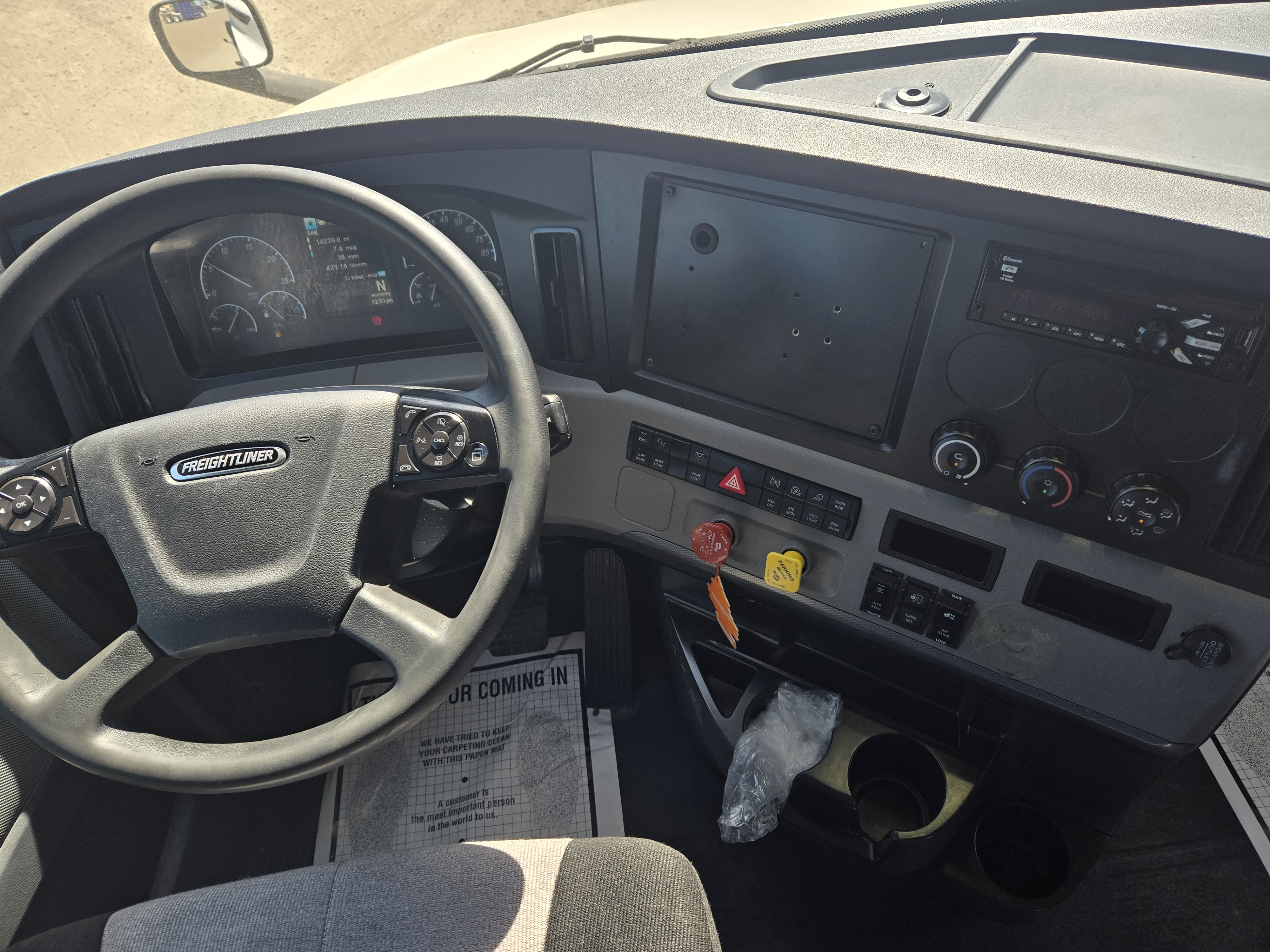 2020 FREIGHTLINER CASCADIA 126SLP - image 16