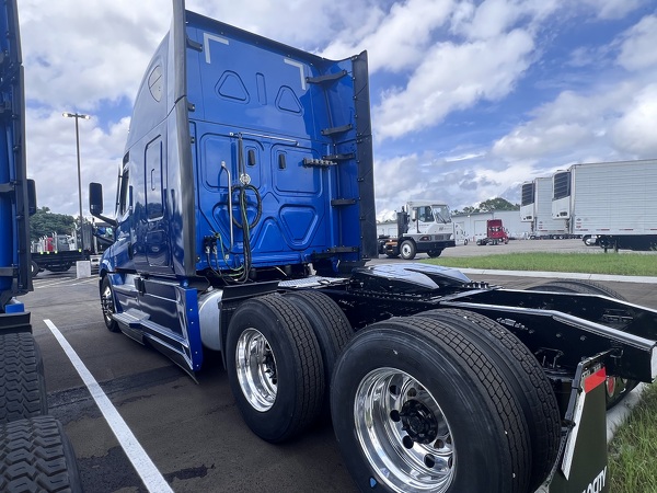 FREIGHTLINER CASCADIA 126SLP 2021
