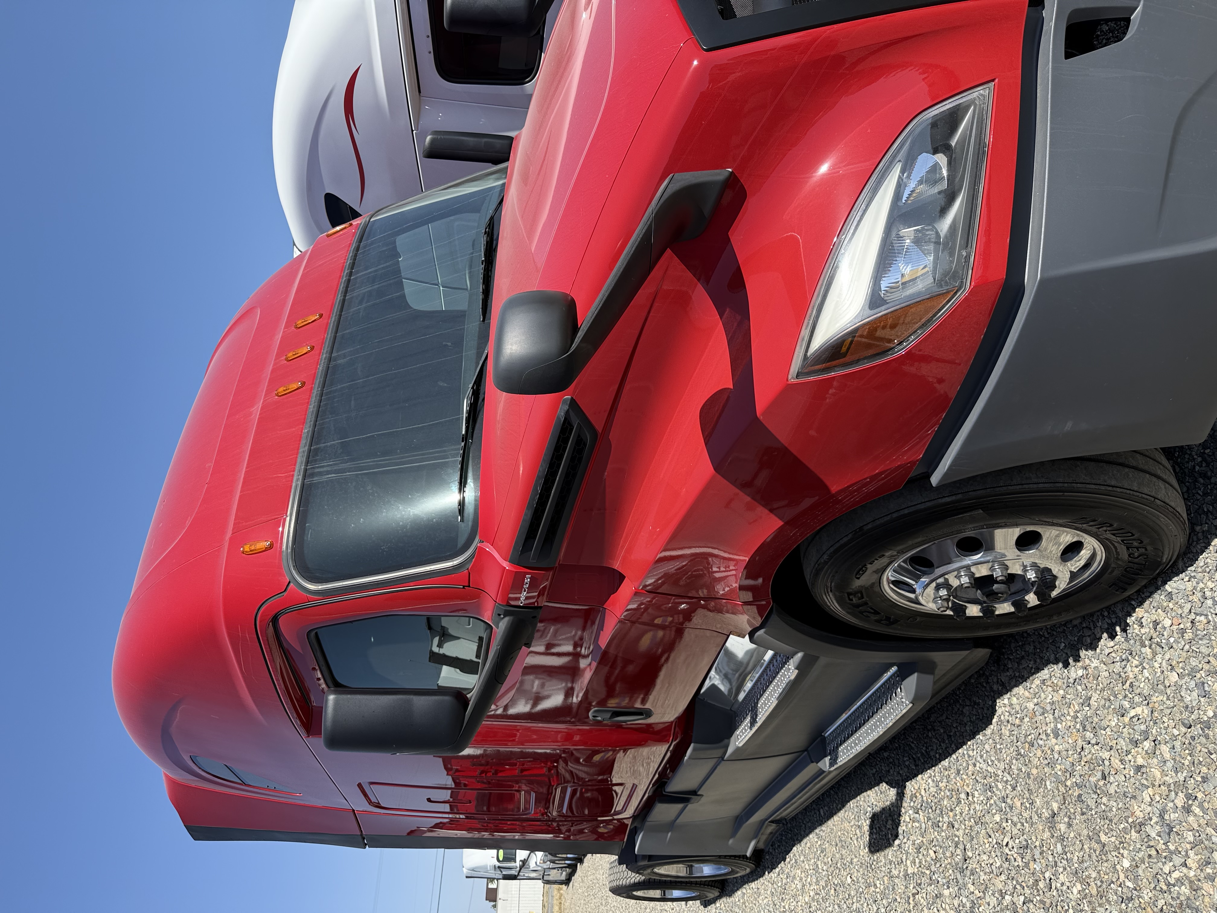 2020 FREIGHTLINER CASCADIA 126SLP - image 1