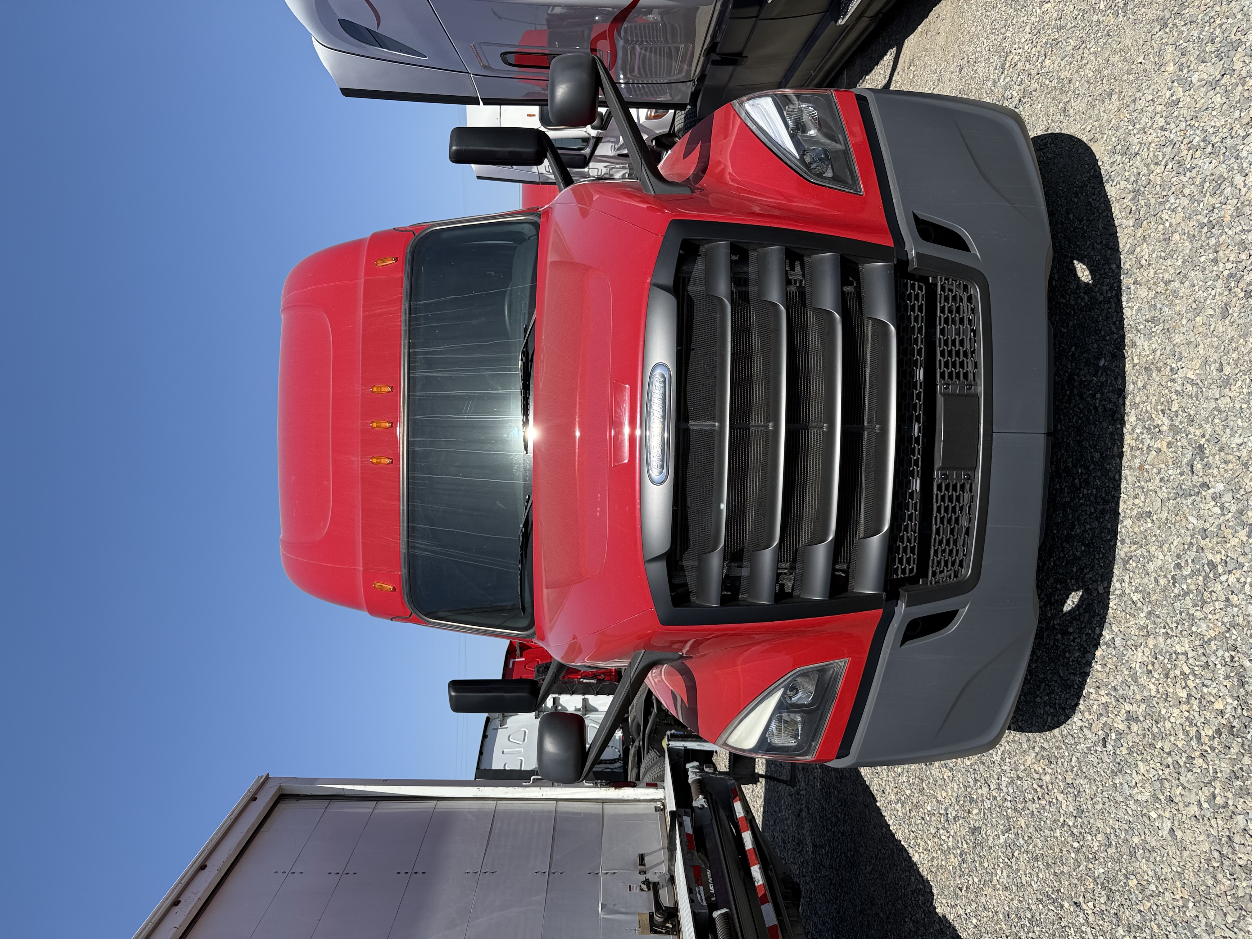 2020 FREIGHTLINER CASCADIA 126SLP - image 2