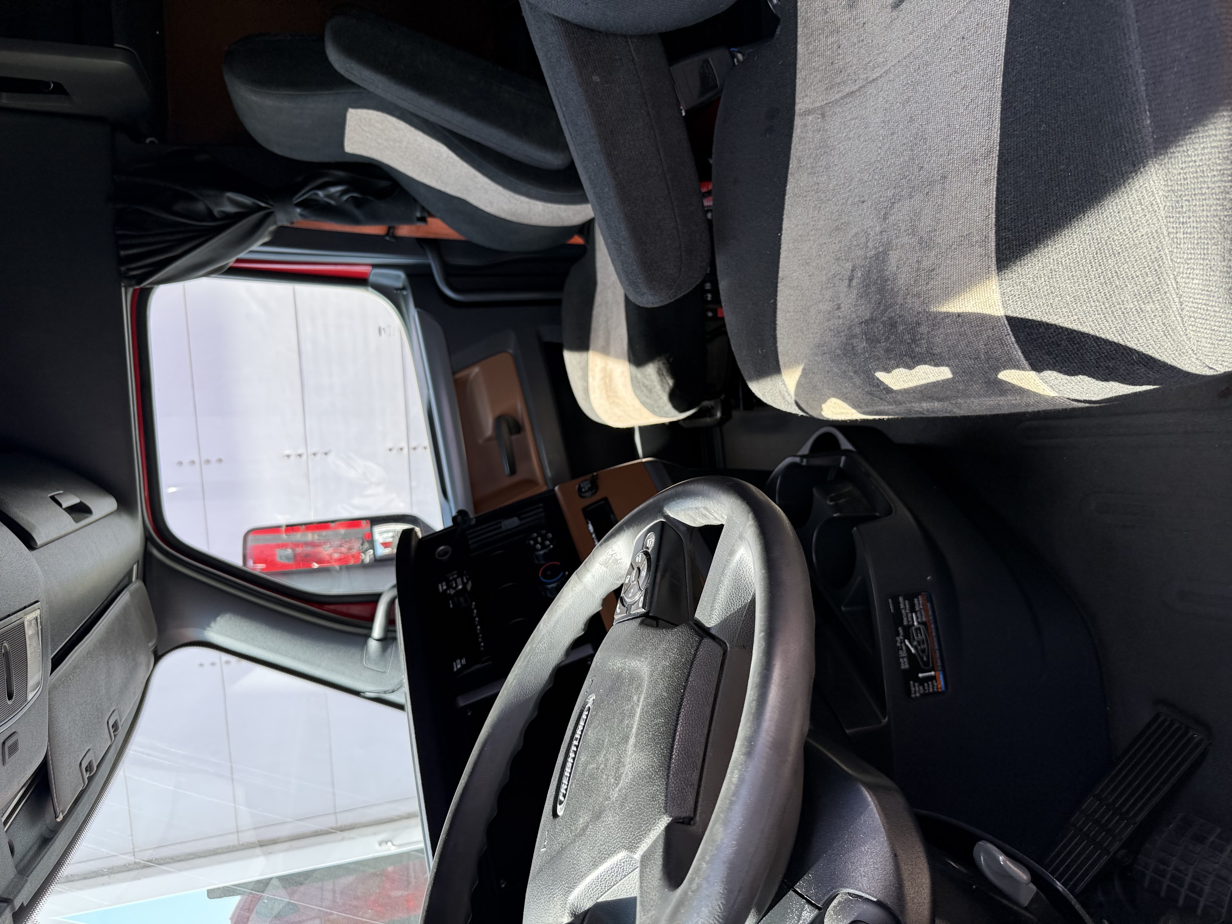 2020 FREIGHTLINER CASCADIA 126SLP - image 7