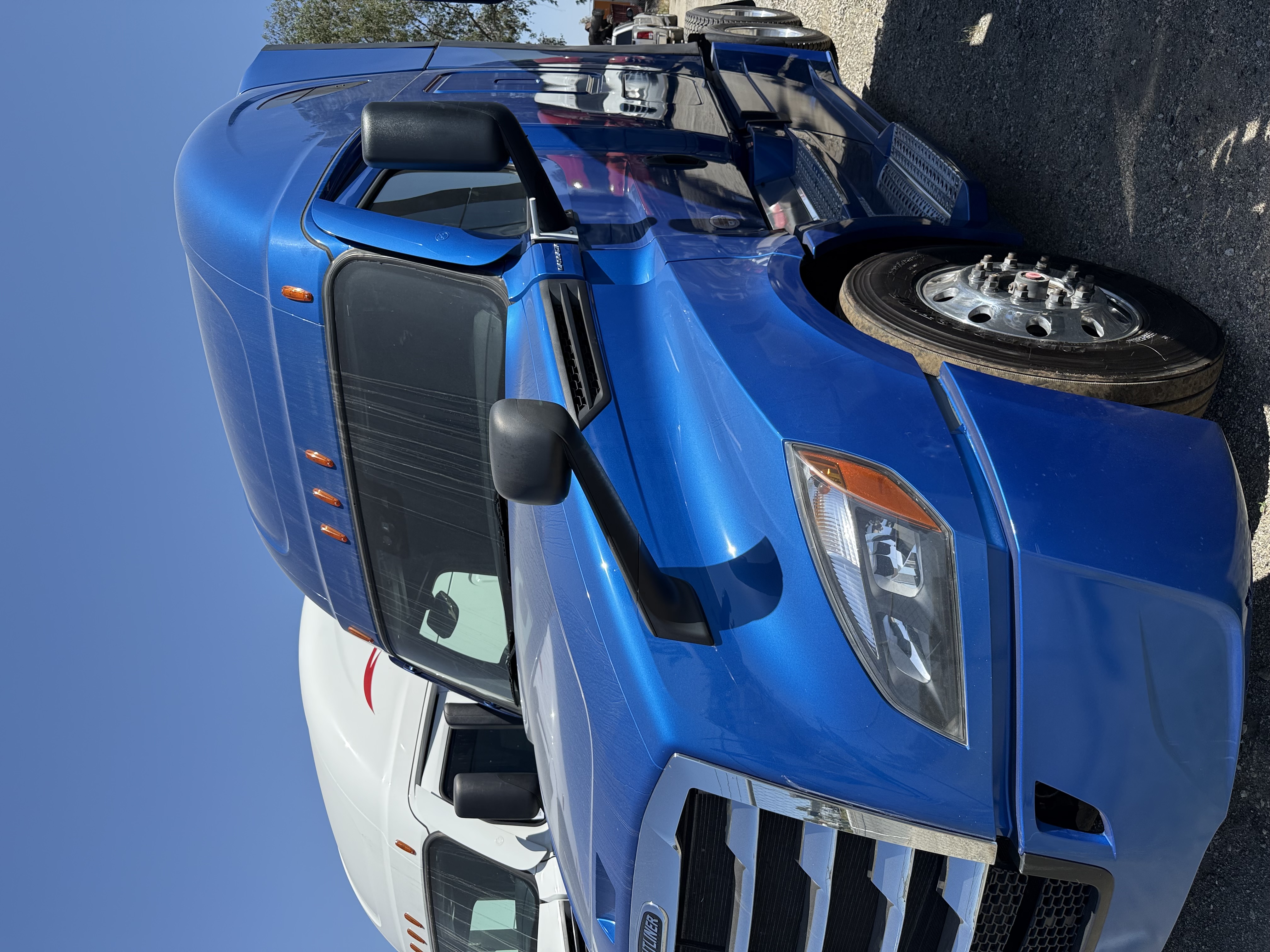 2021 FREIGHTLINER CASCADIA 126SLP - image 1