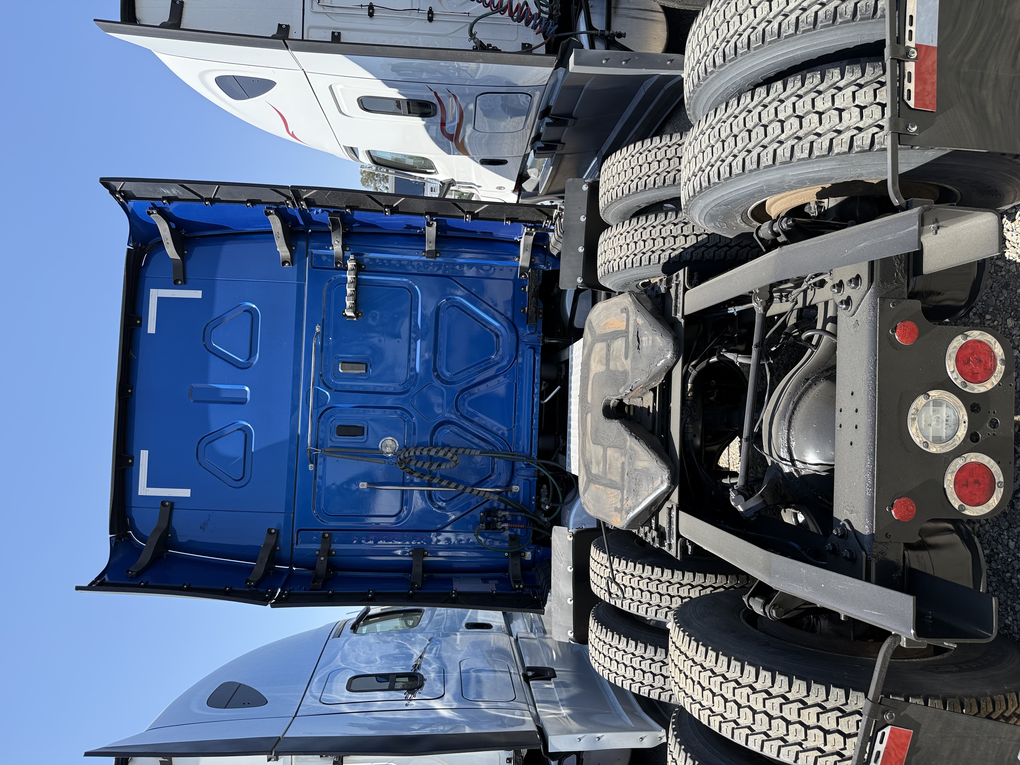 2021 FREIGHTLINER CASCADIA 126SLP - image 4