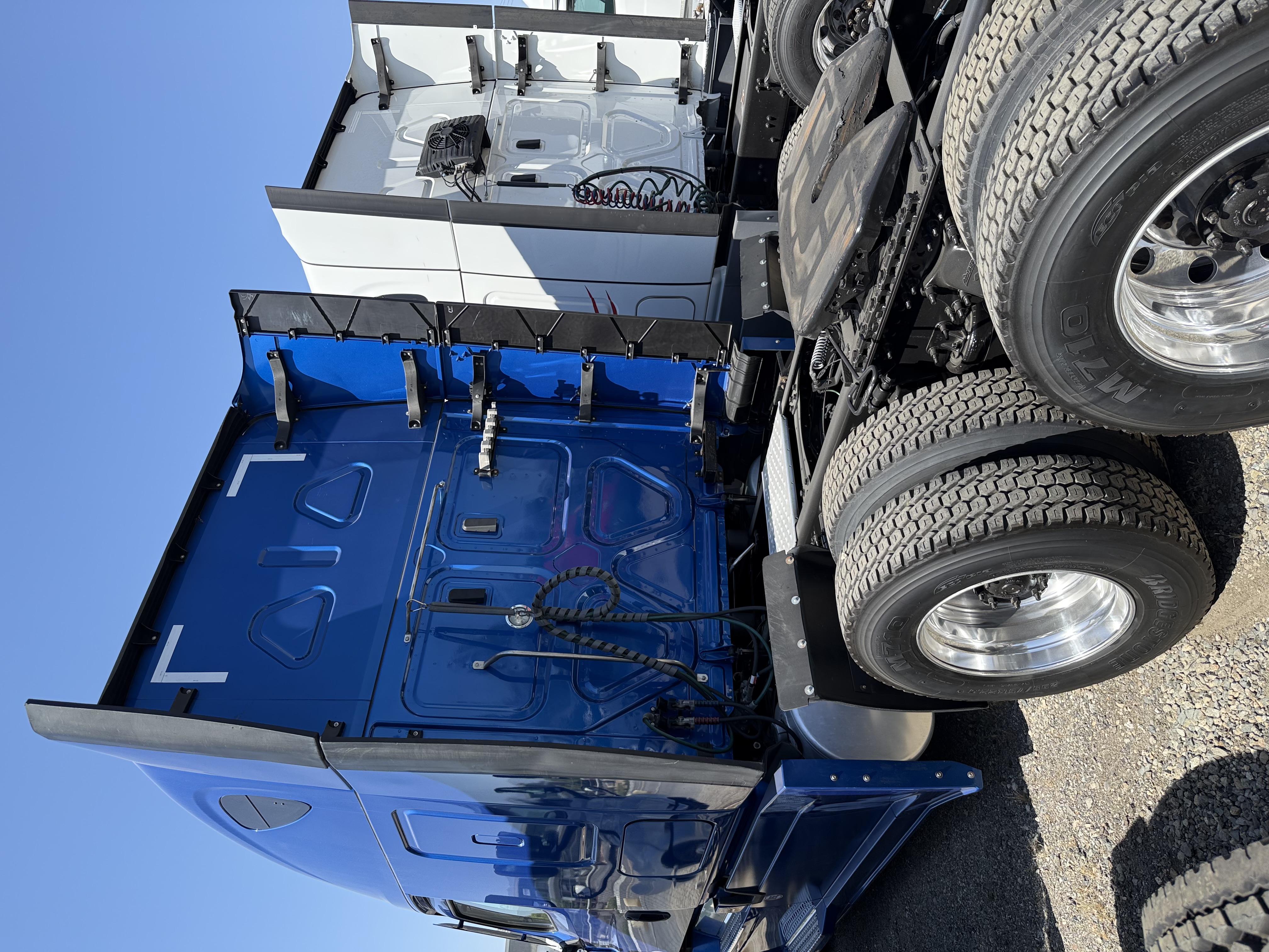 2021 FREIGHTLINER CASCADIA 126SLP - image 3