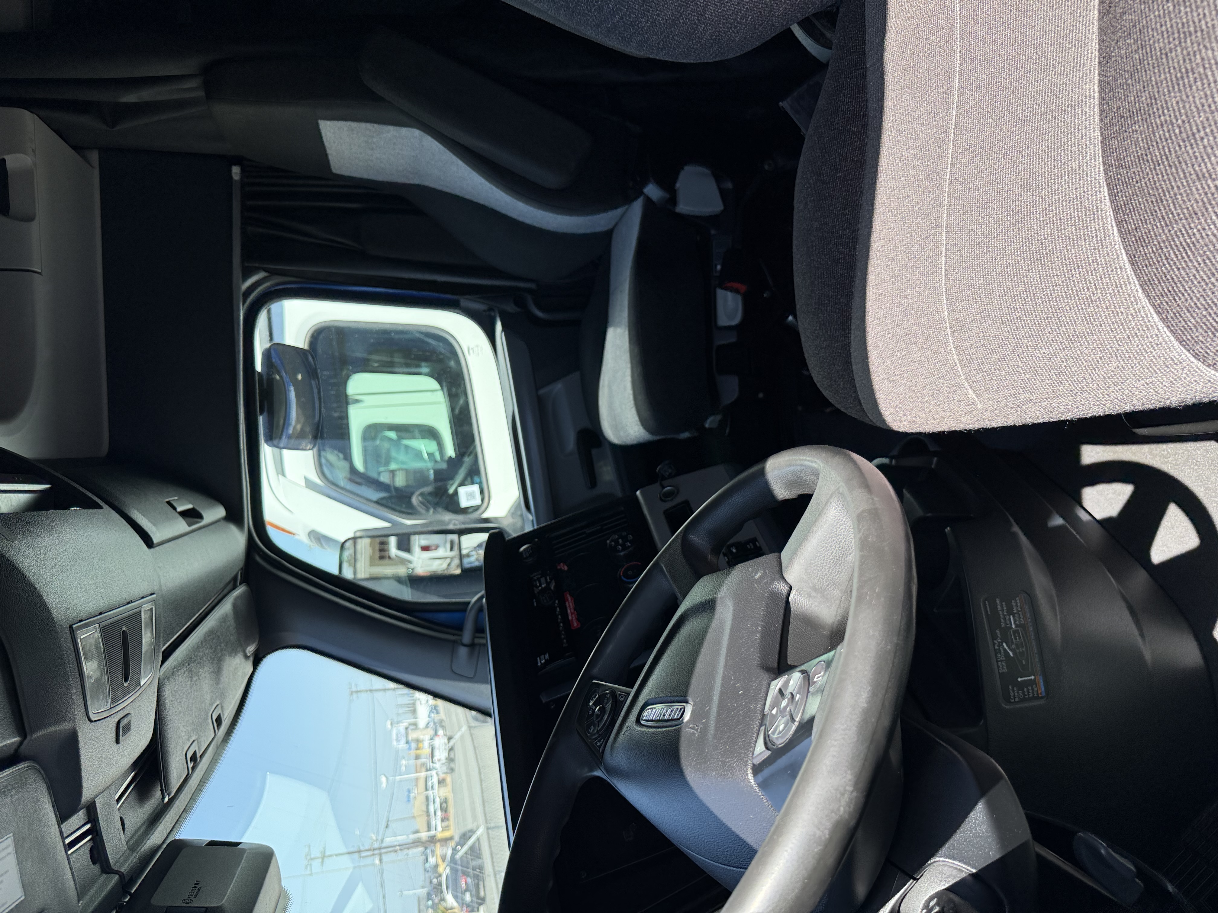 2021 FREIGHTLINER CASCADIA 126SLP - image 7