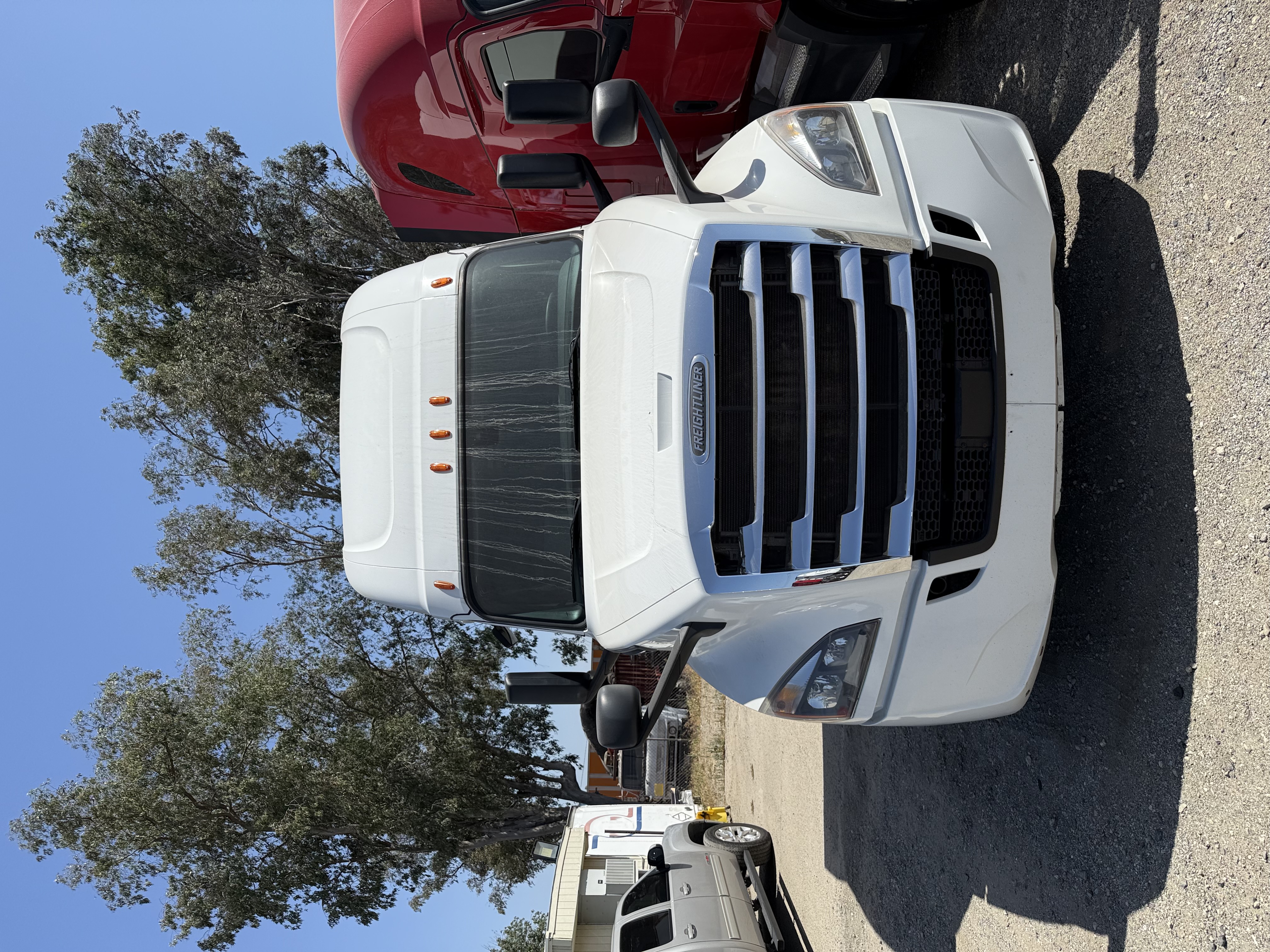 2019 FREIGHTLINER CASCADIA 126SLP - image 2