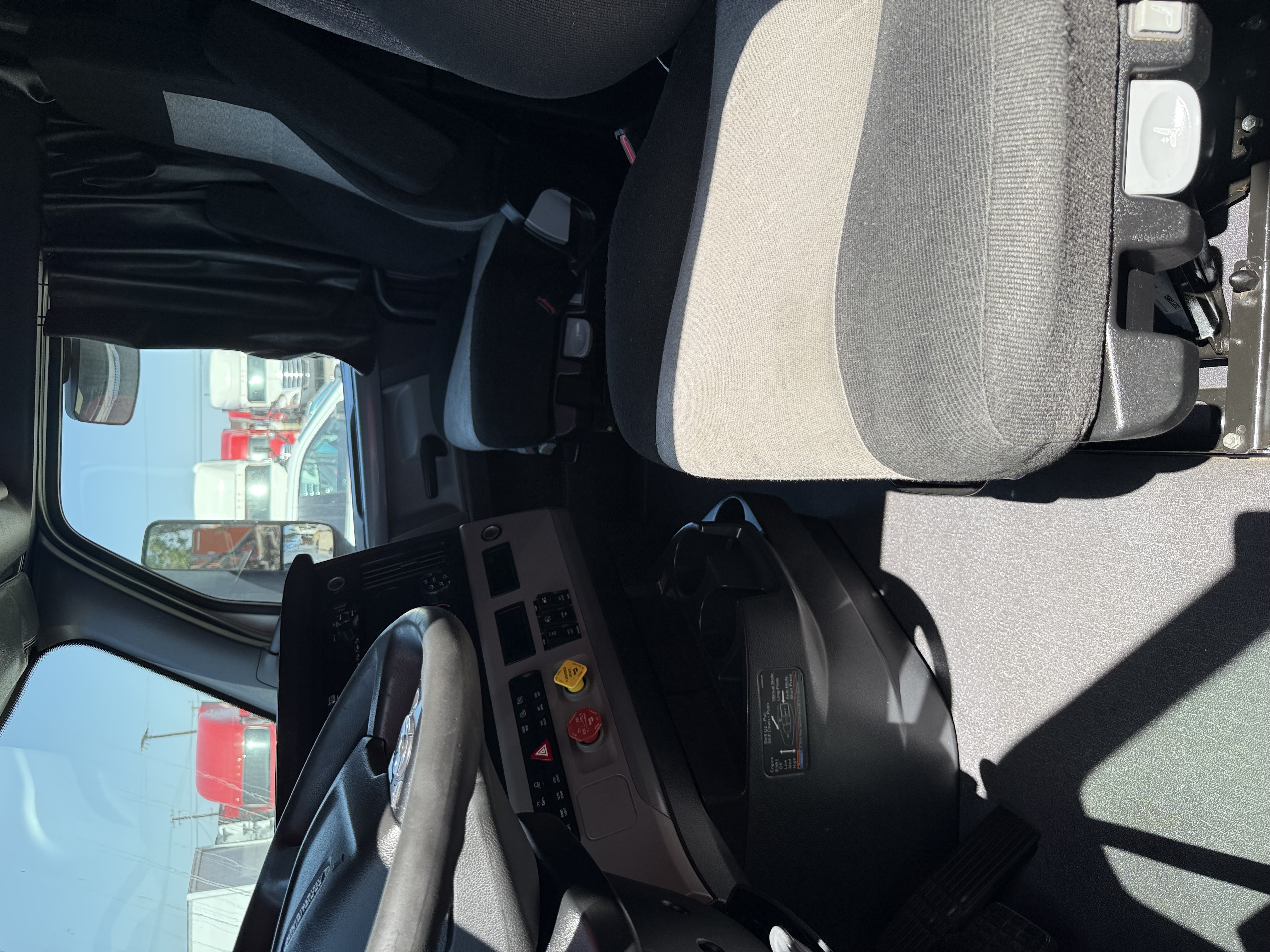 2019 FREIGHTLINER CASCADIA 126SLP - image 7