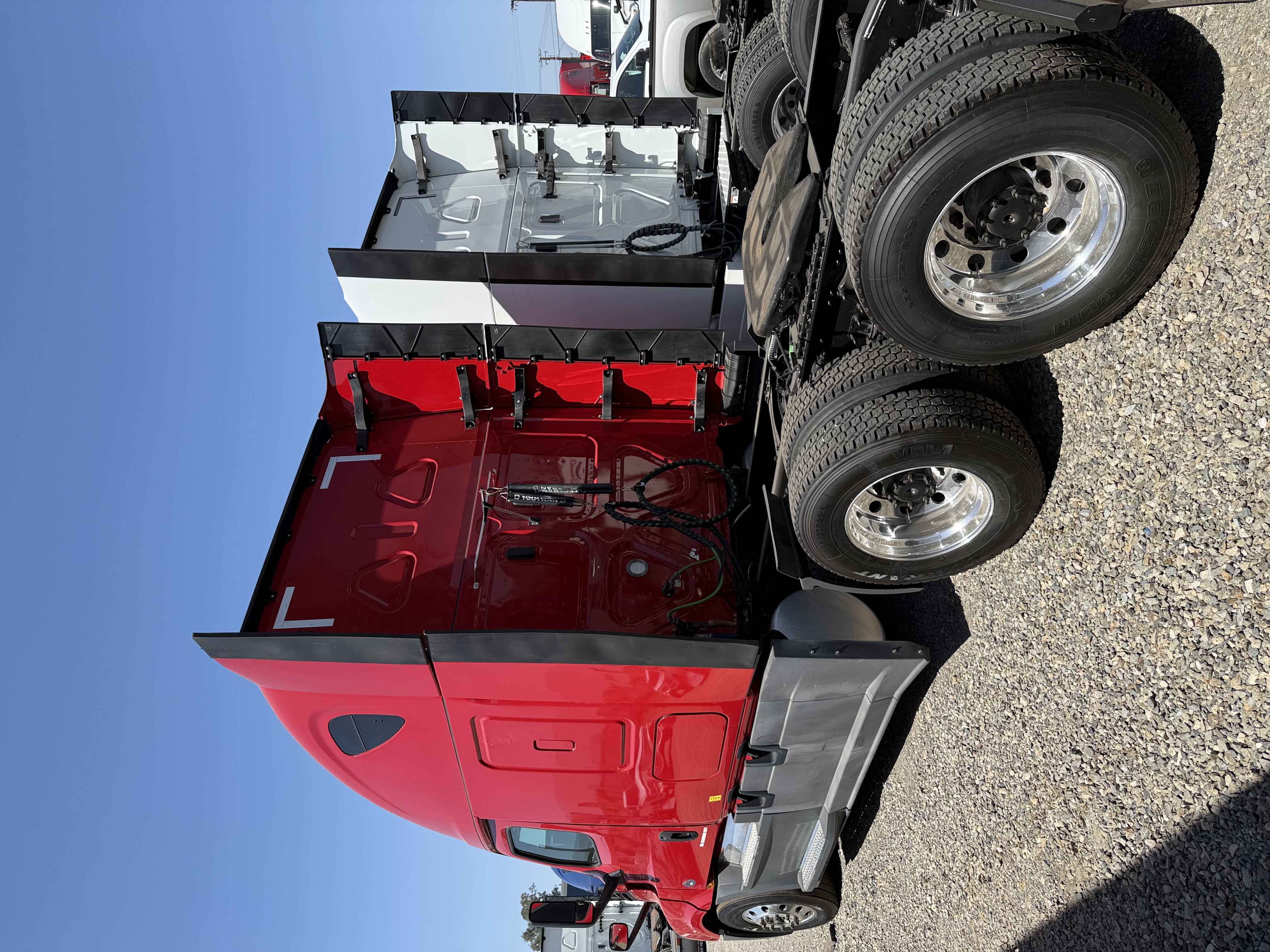 2020 FREIGHTLINER CASCADIA 126SLP - image 3