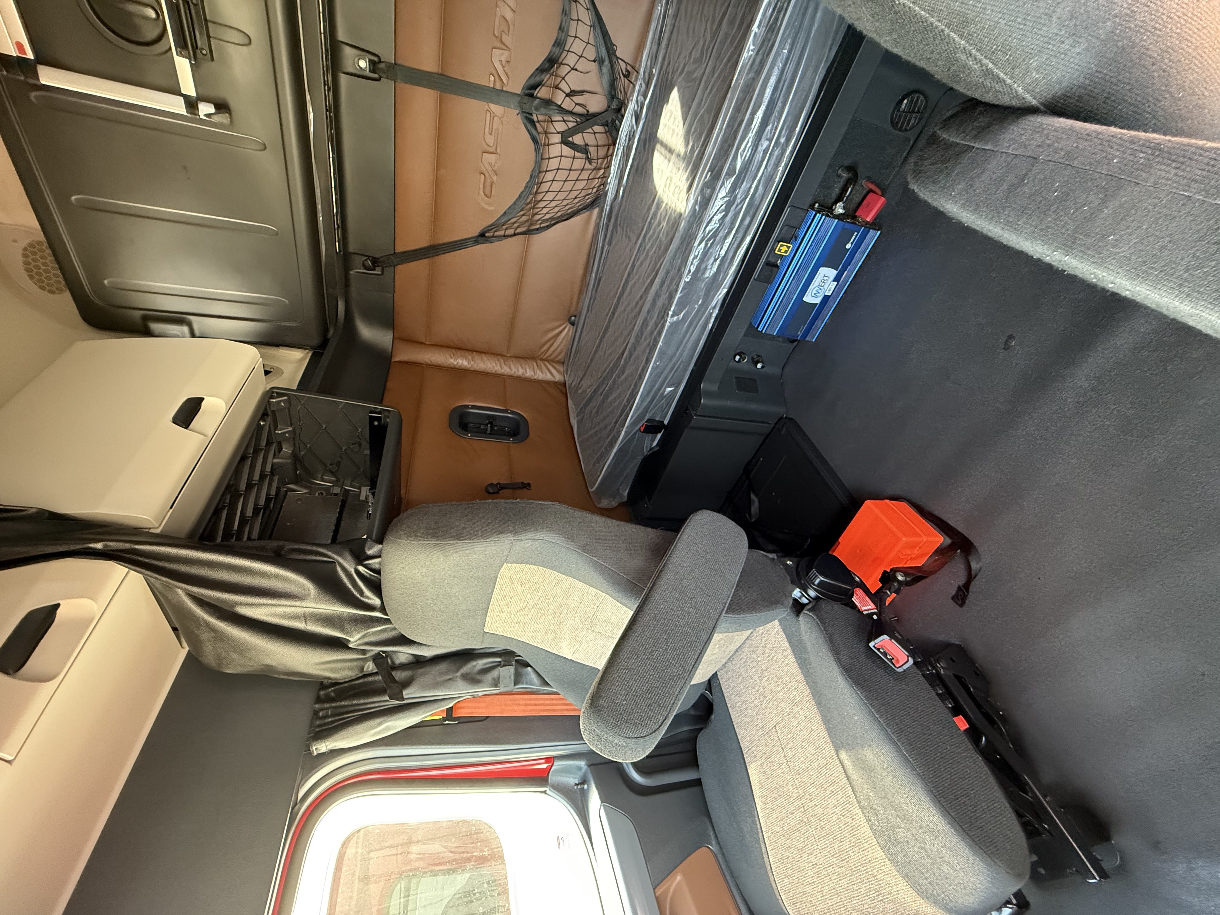 2020 FREIGHTLINER CASCADIA 126SLP - image 8