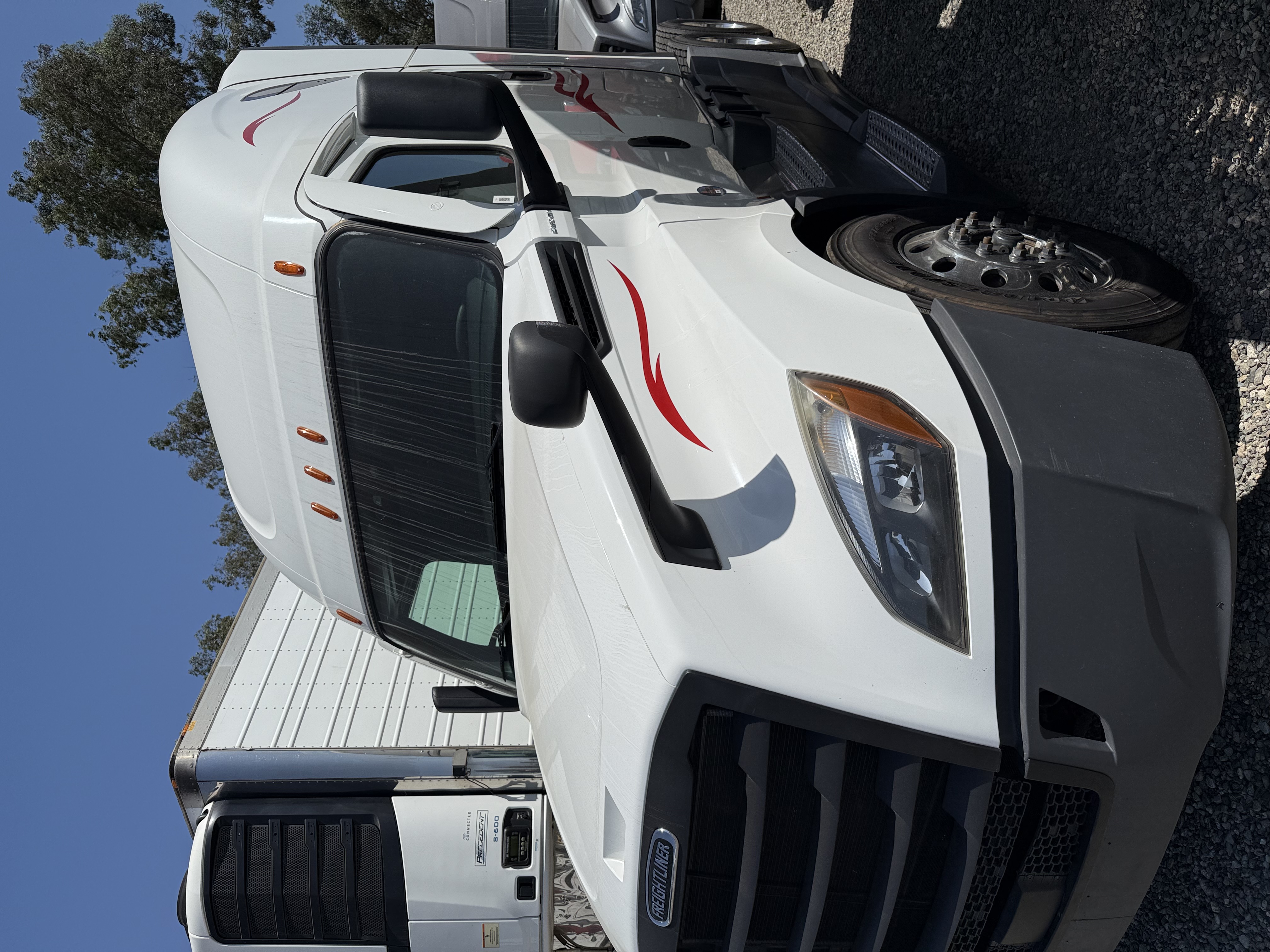 2021 FREIGHTLINER CASCADIA 126SLP - image 1