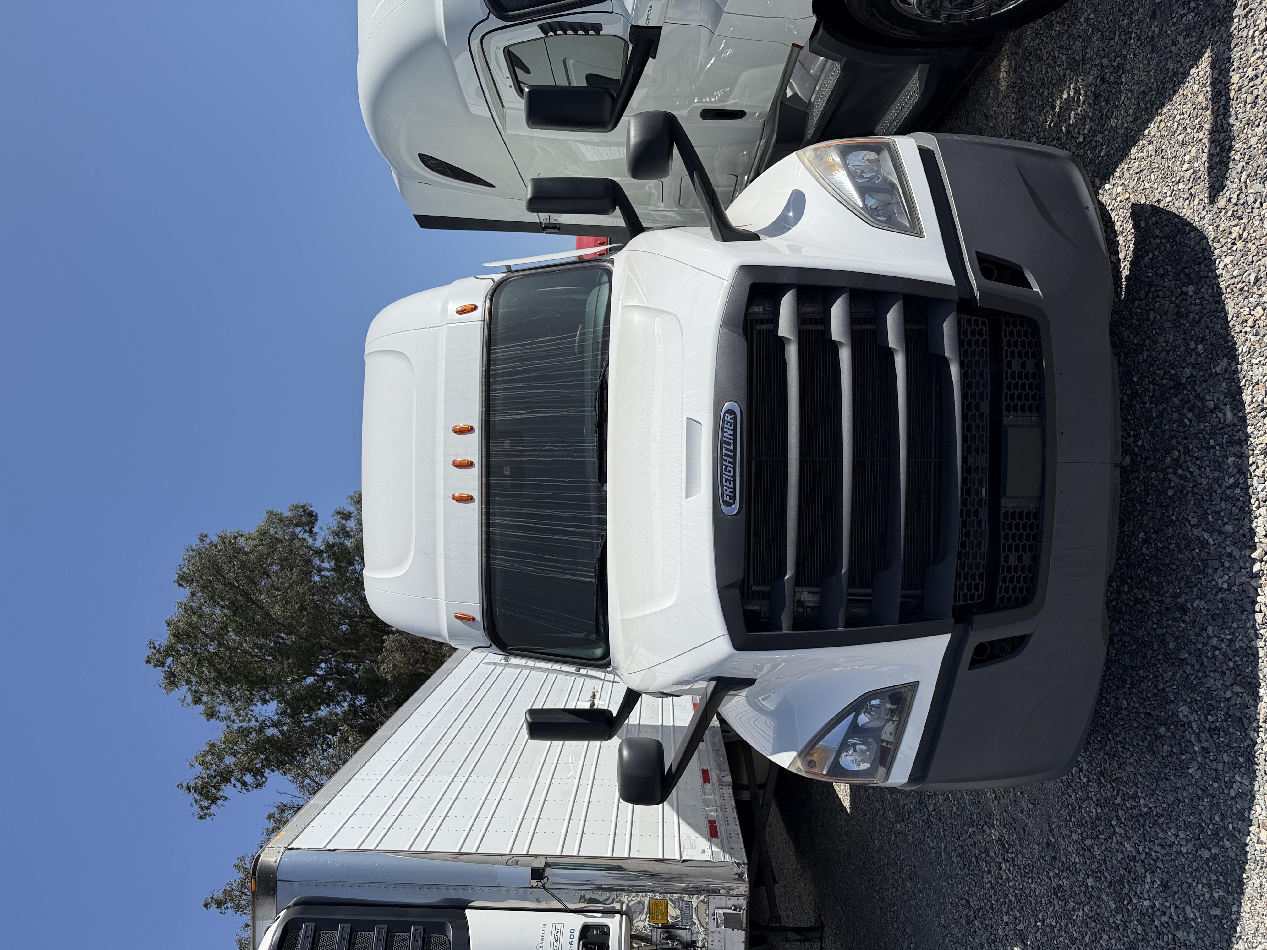 2021 FREIGHTLINER CASCADIA 126SLP - image 2