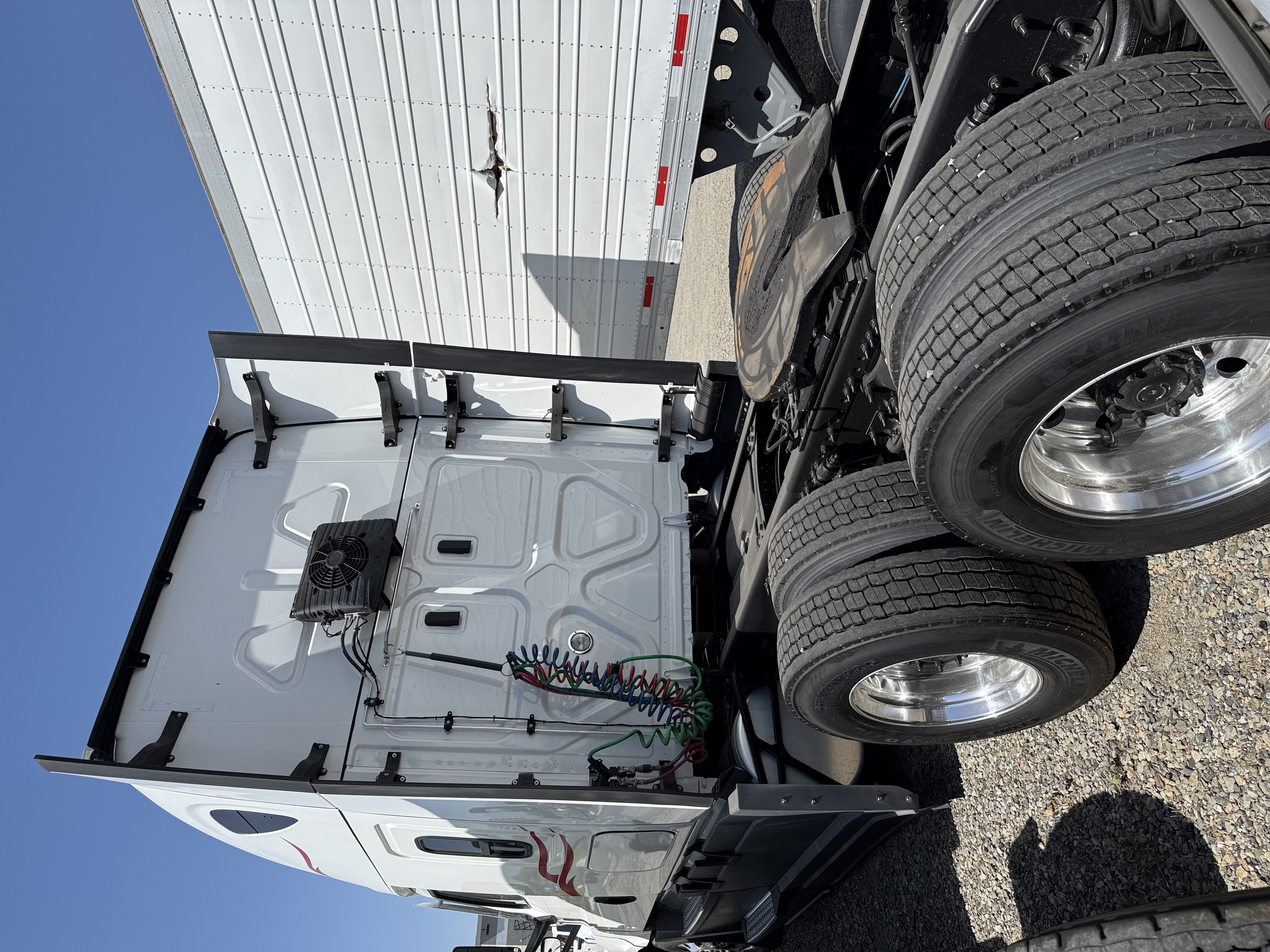 2021 FREIGHTLINER CASCADIA 126SLP - image 4