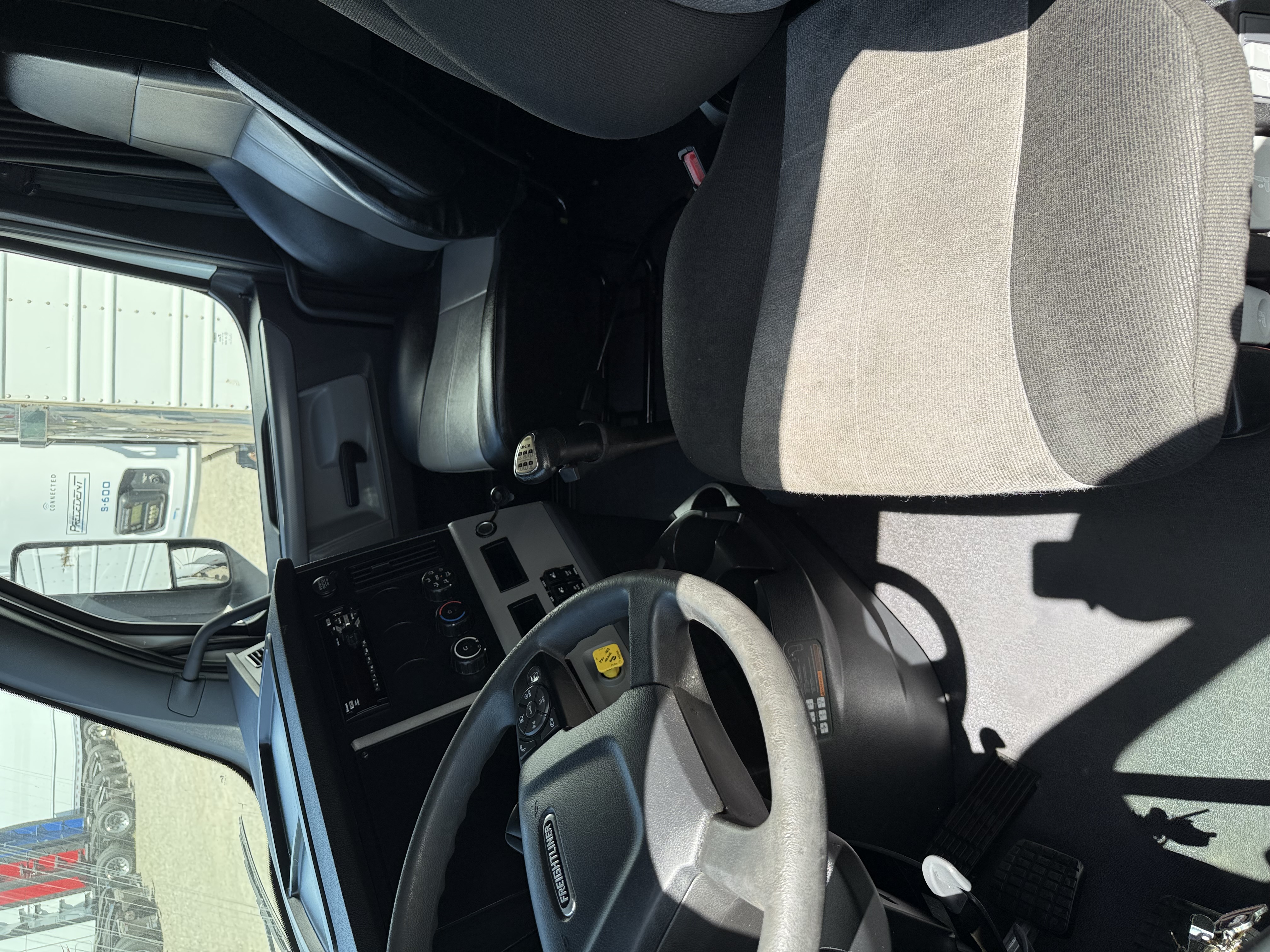 2021 FREIGHTLINER CASCADIA 126SLP - image 10