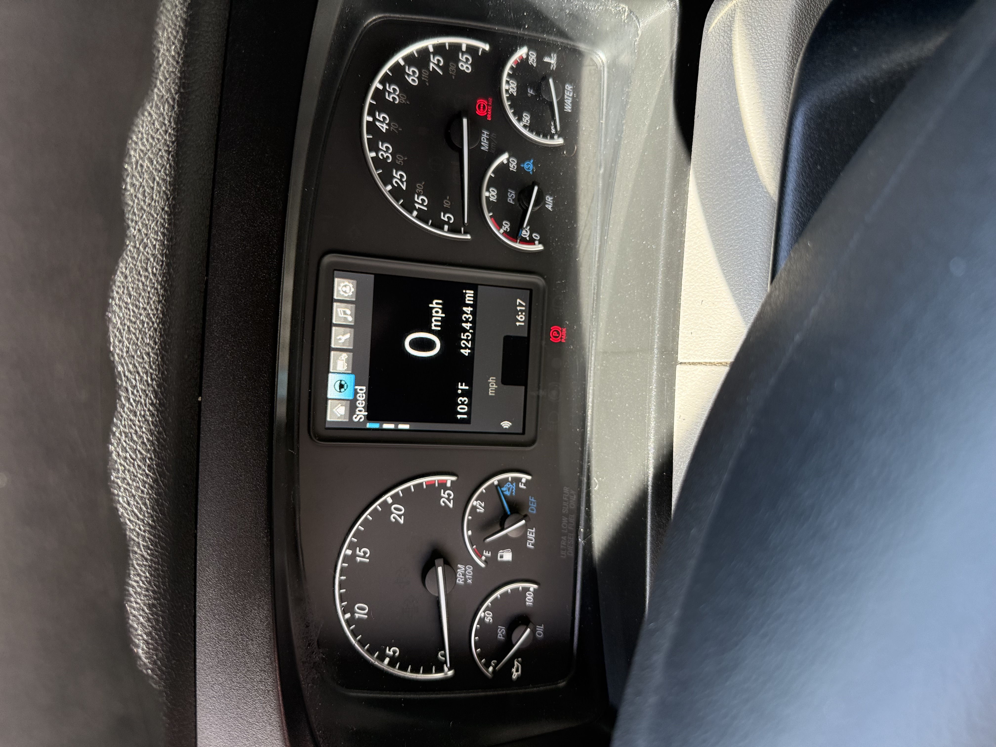 2021 FREIGHTLINER CASCADIA 126SLP - image 9