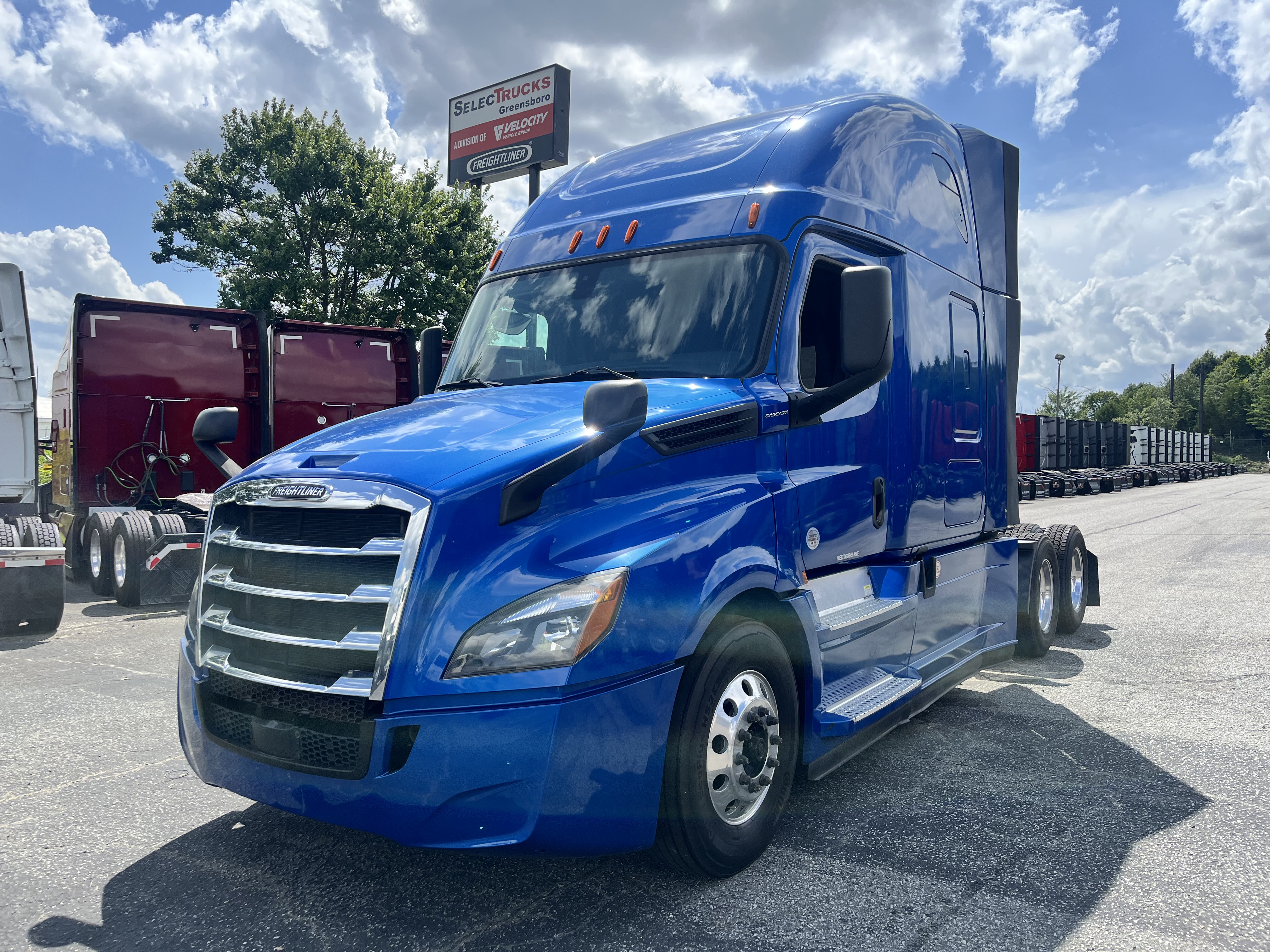 2020 FREIGHTLINER CASCADIA 126SLP - image 1