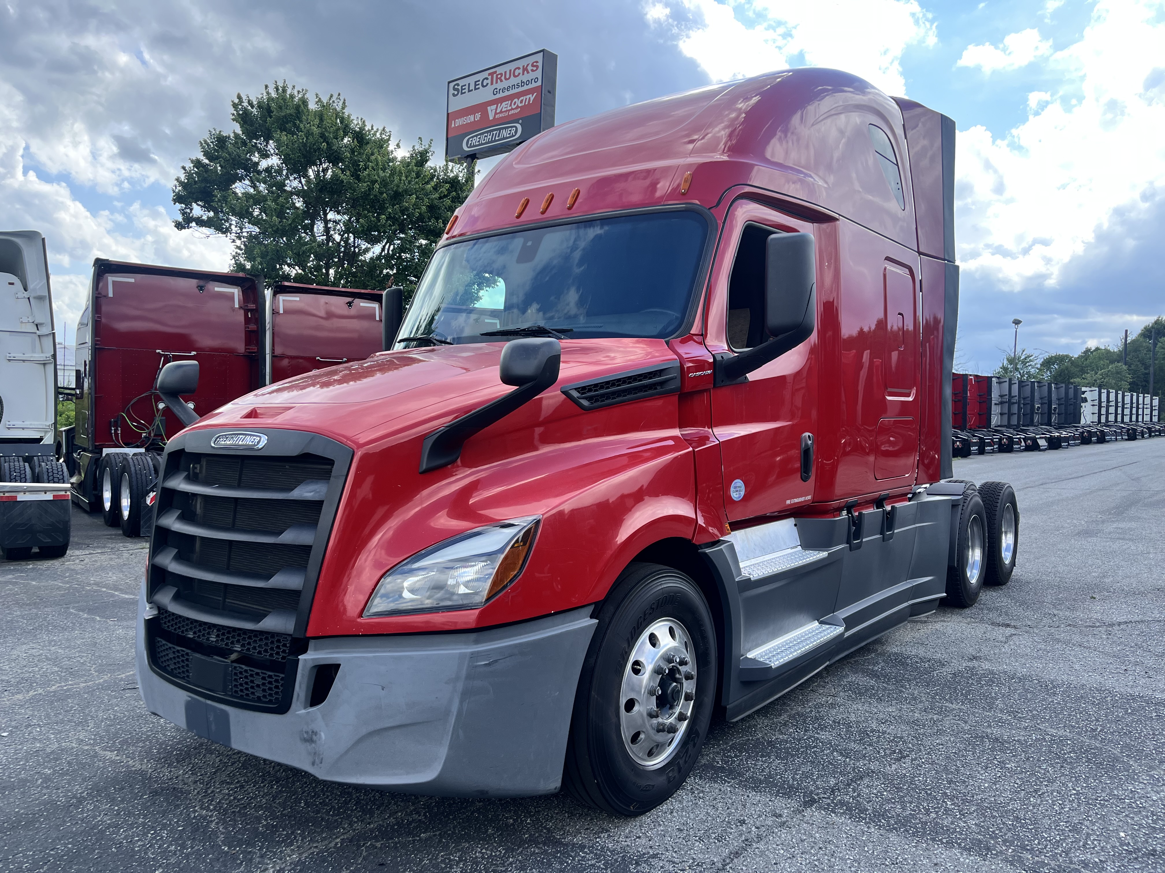 2020 FREIGHTLINER CASCADIA 126SLP - image 1