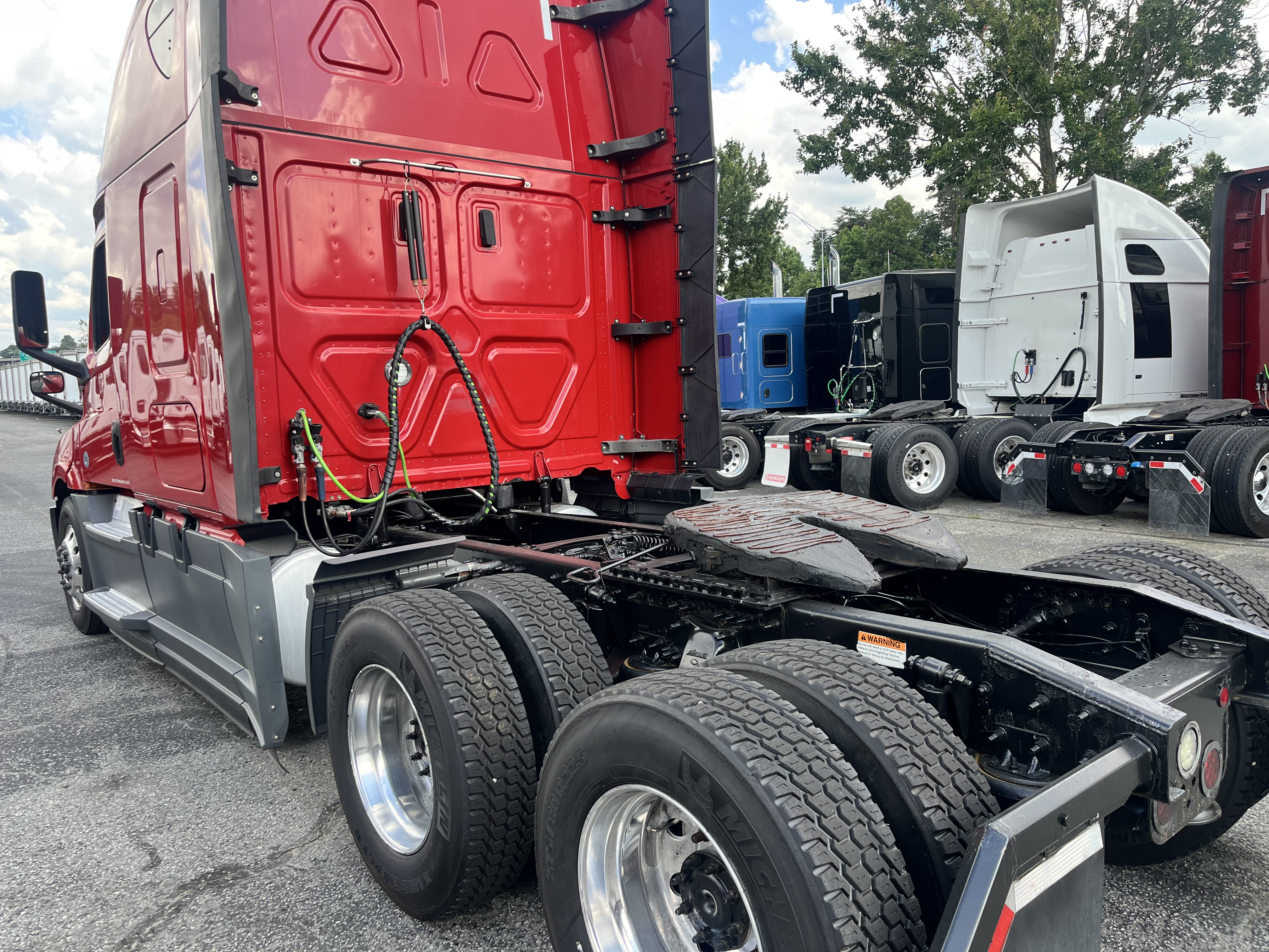 2020 FREIGHTLINER CASCADIA 126SLP - image 3
