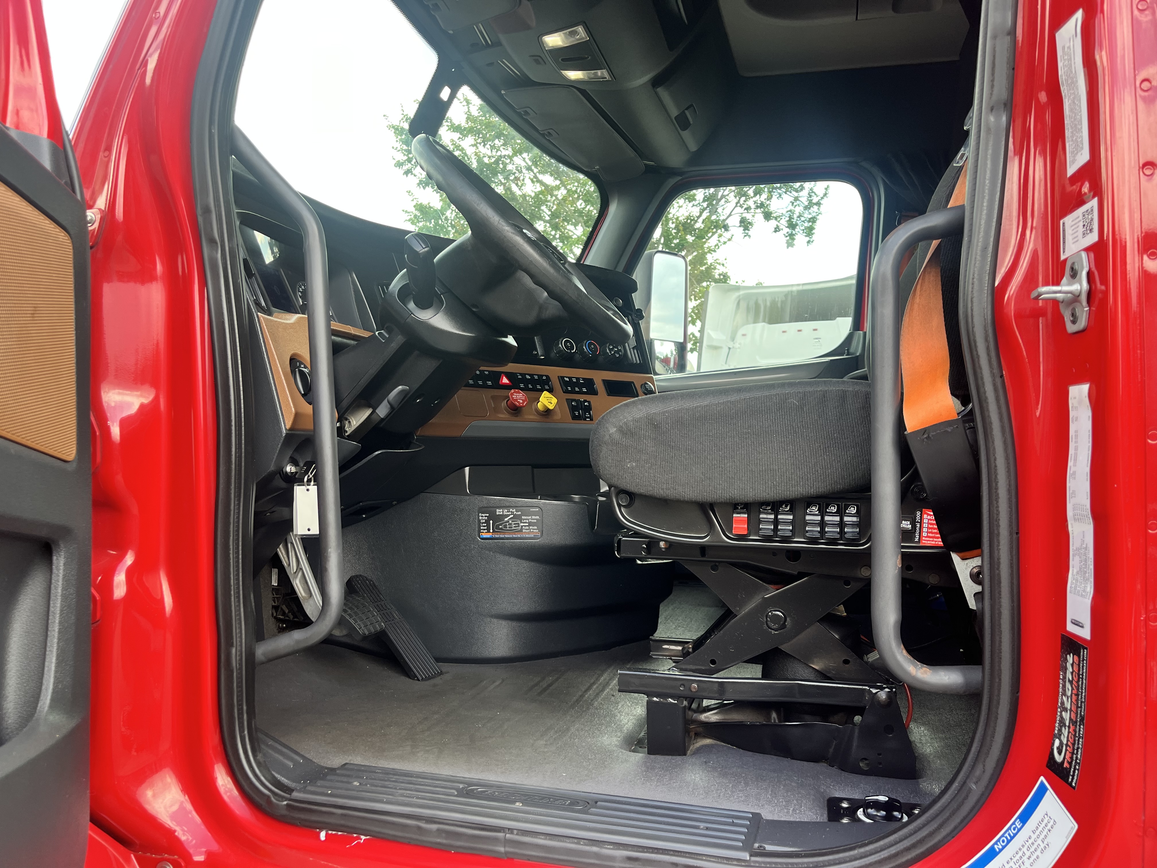 2020 FREIGHTLINER CASCADIA 126SLP - image 14