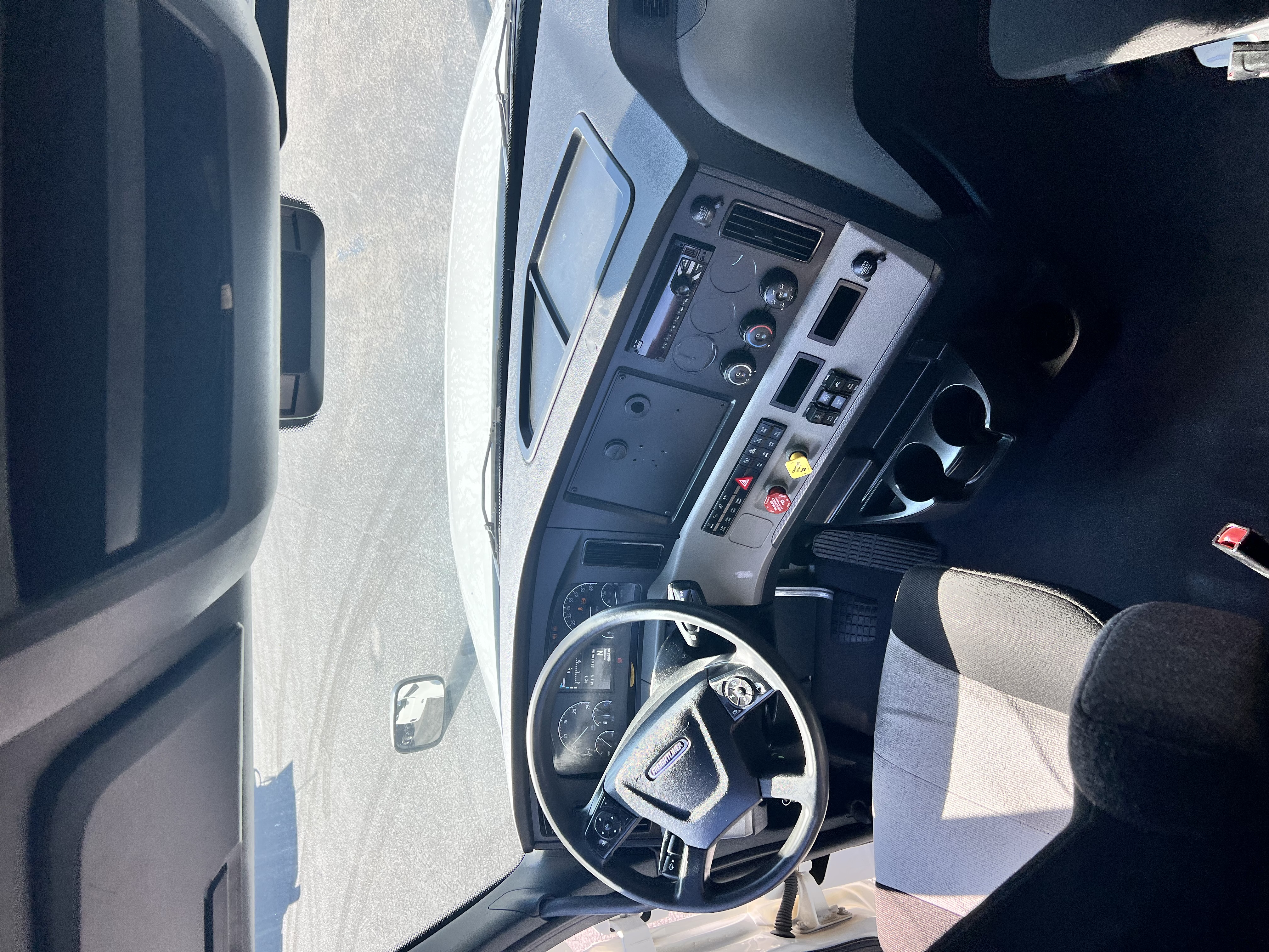 2021 FREIGHTLINER CASCADIA 126SLP - image 20