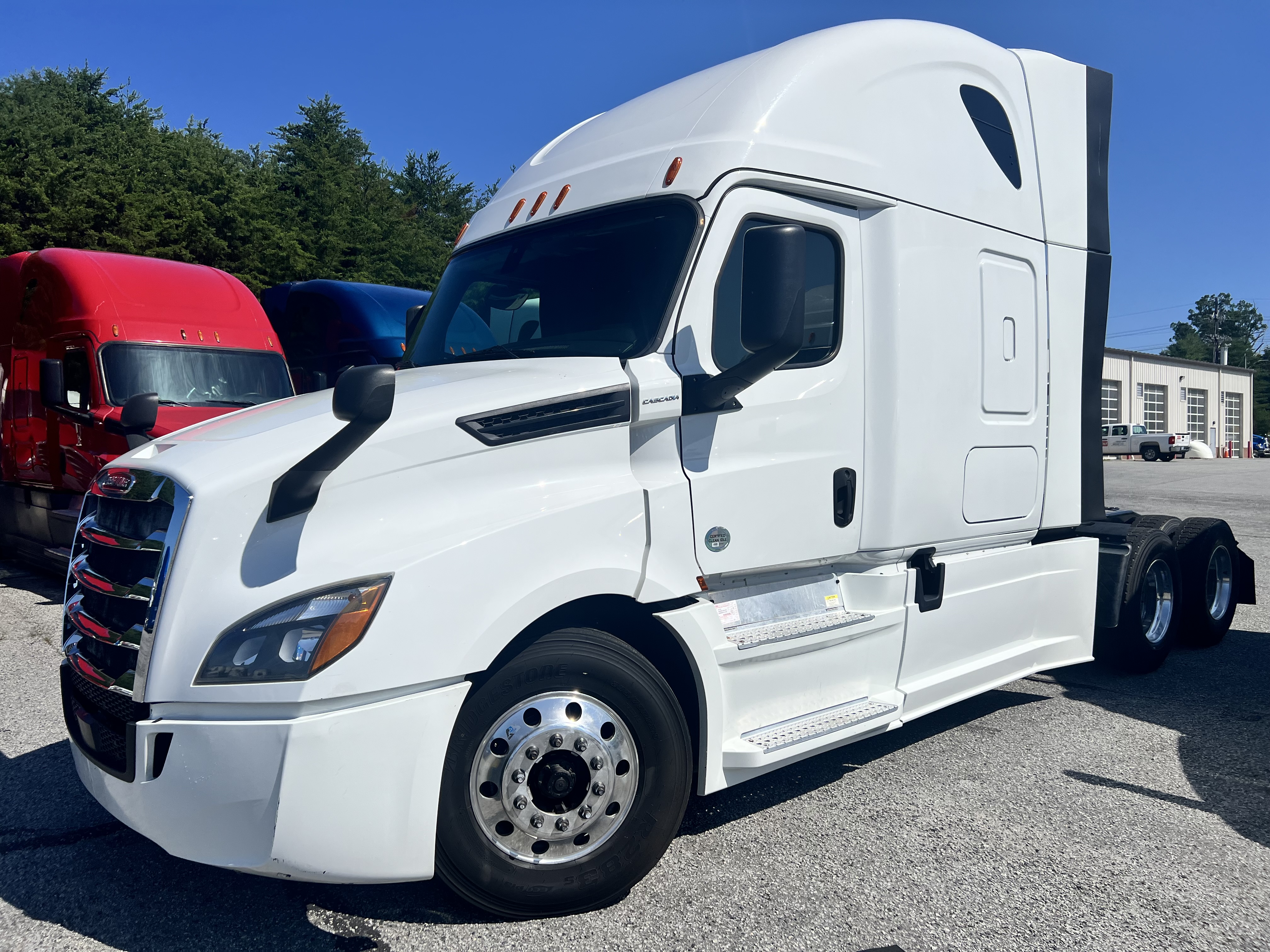 2019 FREIGHTLINER CASCADIA 126SLP - image 1