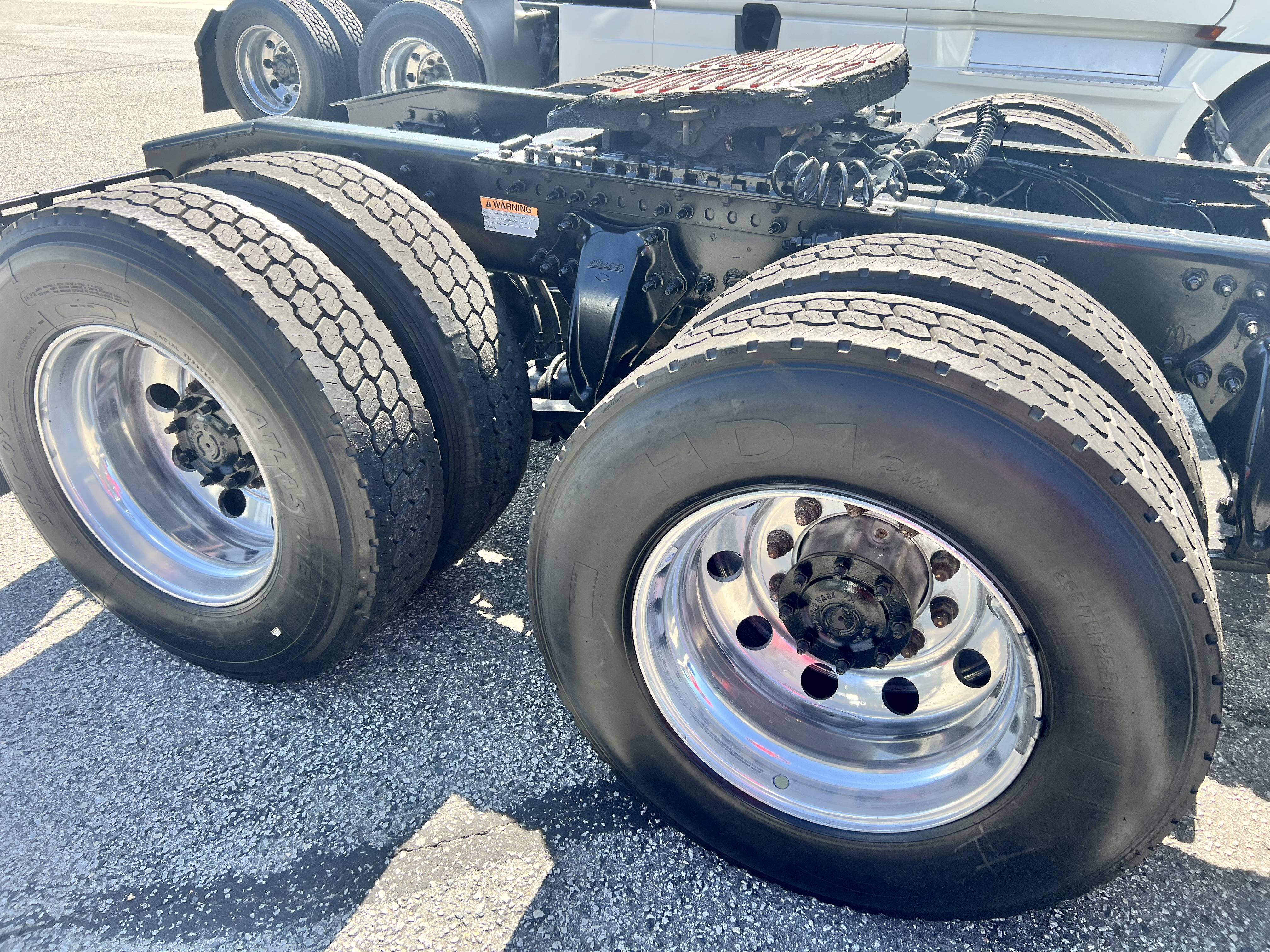 2019 FREIGHTLINER CASCADIA 126SLP - image 4