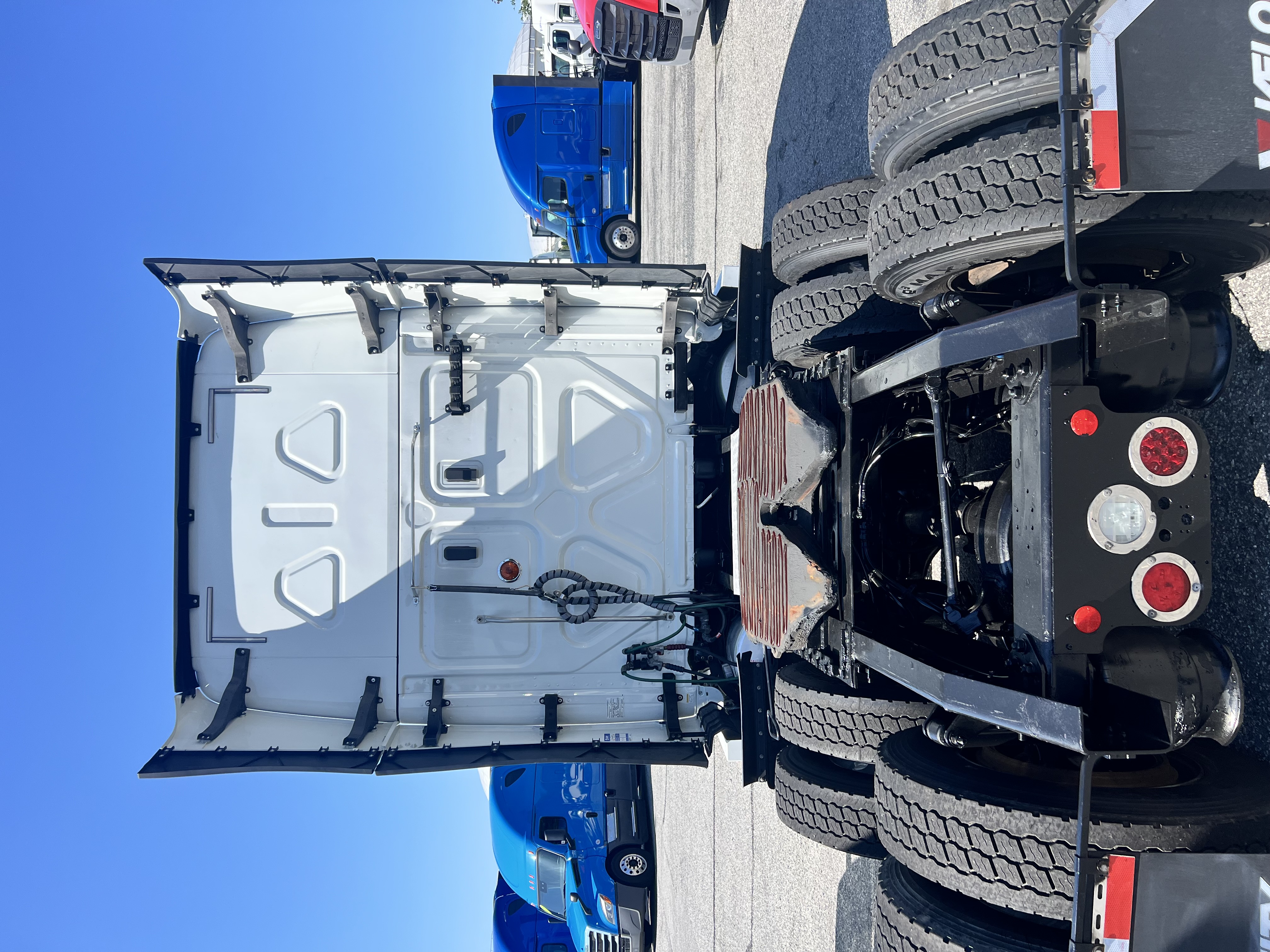 2019 FREIGHTLINER CASCADIA 126SLP - image 3