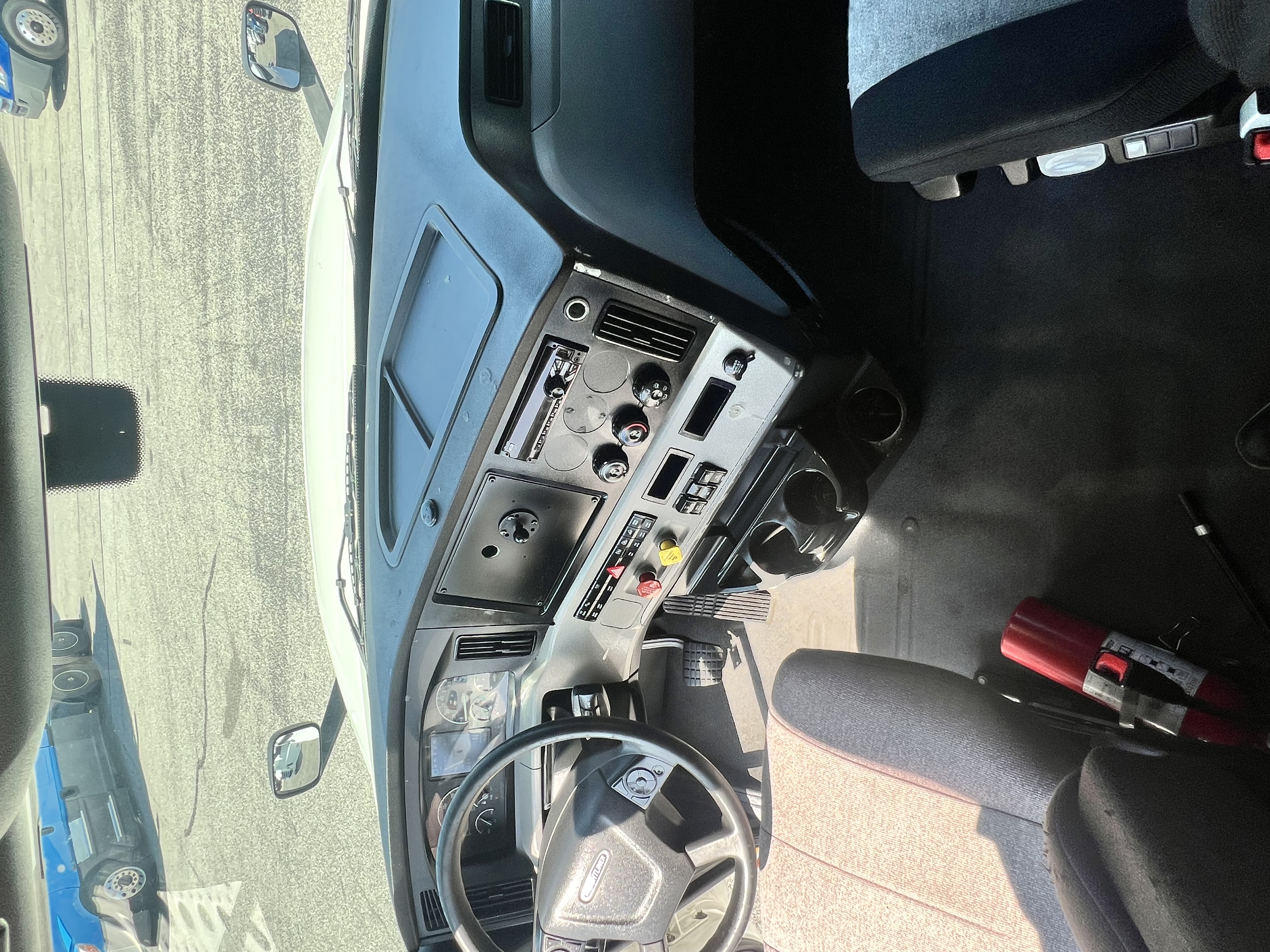 2019 FREIGHTLINER CASCADIA 126SLP - image 17